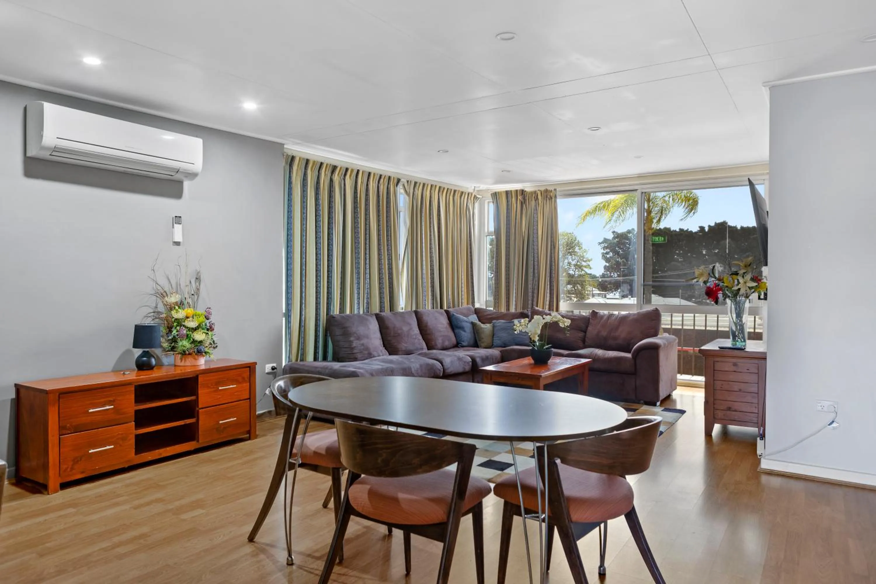 Living room in O'Shea's Royal Hotel