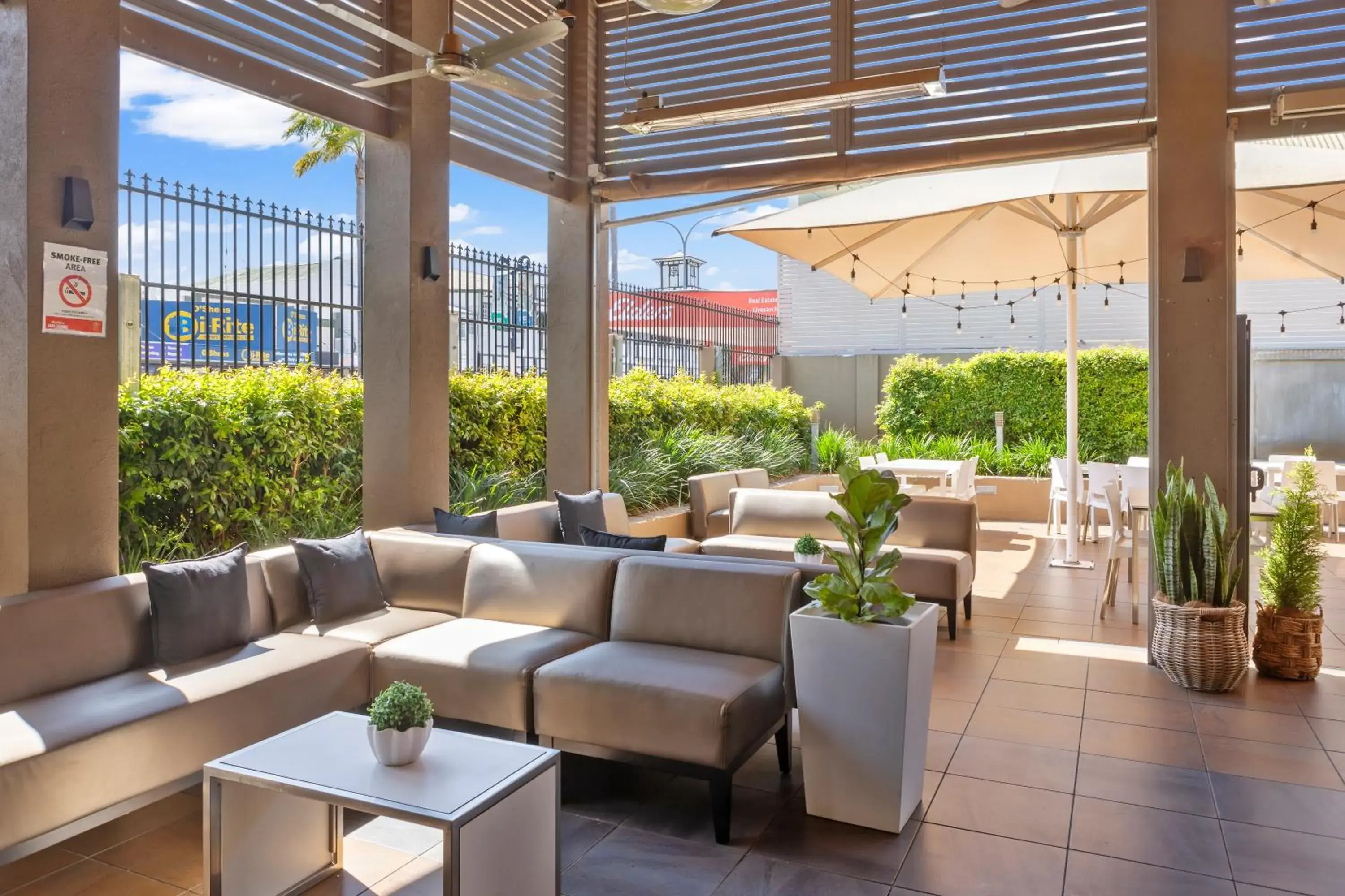 Restaurant/places to eat in O'Shea's Royal Hotel Restaurant/places to eat in O'Shea's Royal Hotel