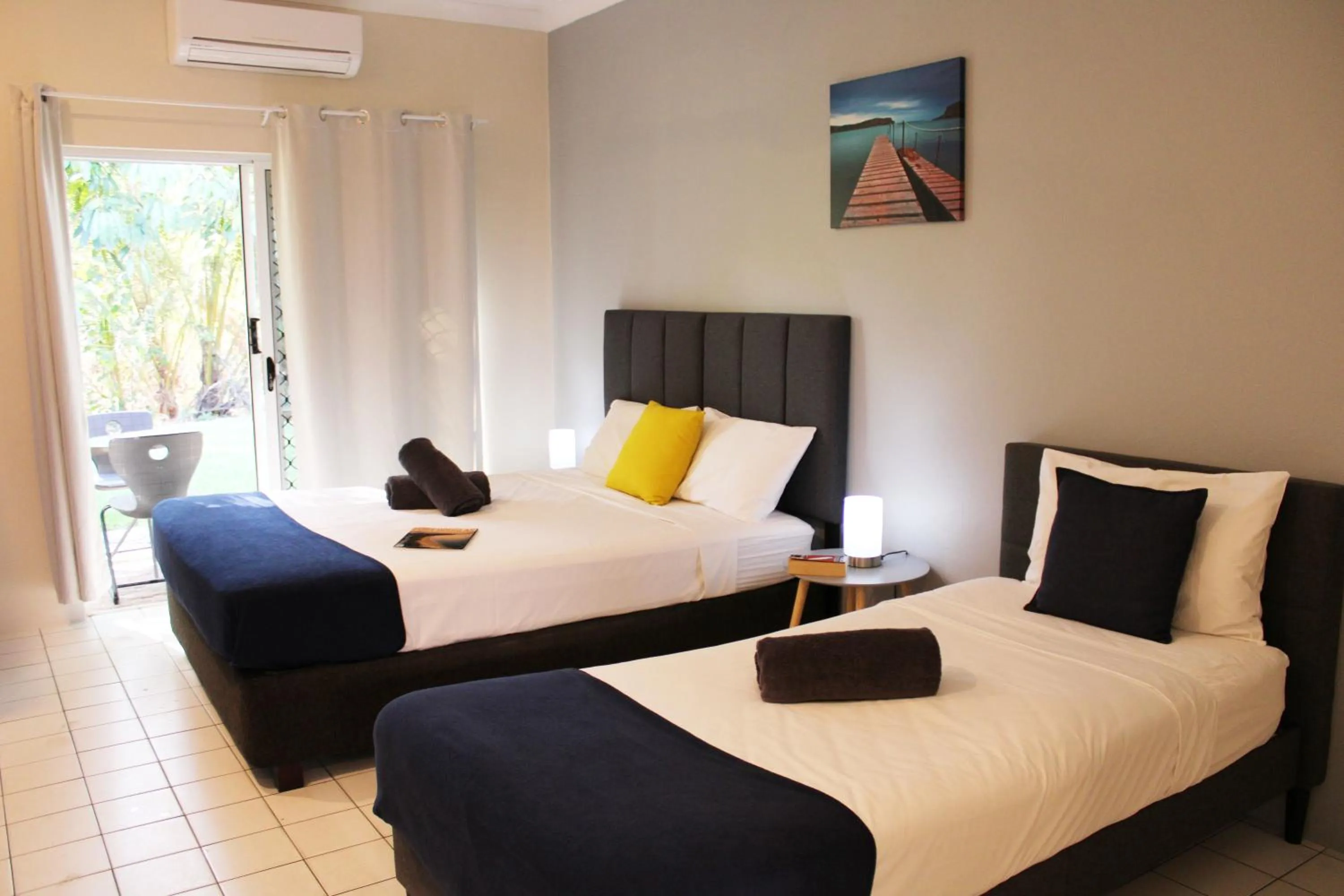 Deluxe Twin Room with Private Bathroom in Coral Beach Lodge
