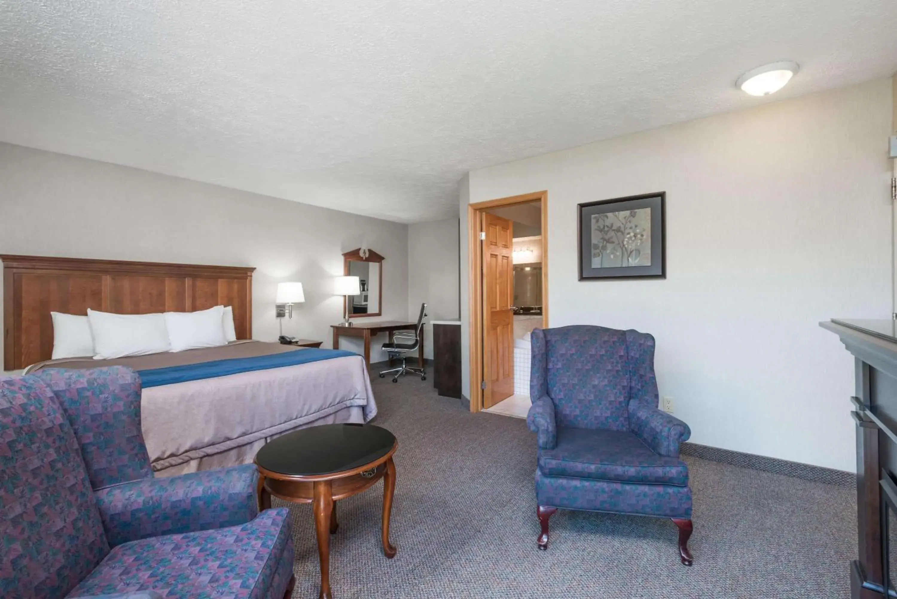 Photo of the whole room, Bed in Super 8 by Wyndham Port Elgin Photo of the whole room, Bed in Super 8 by Wyndham Port Elgin