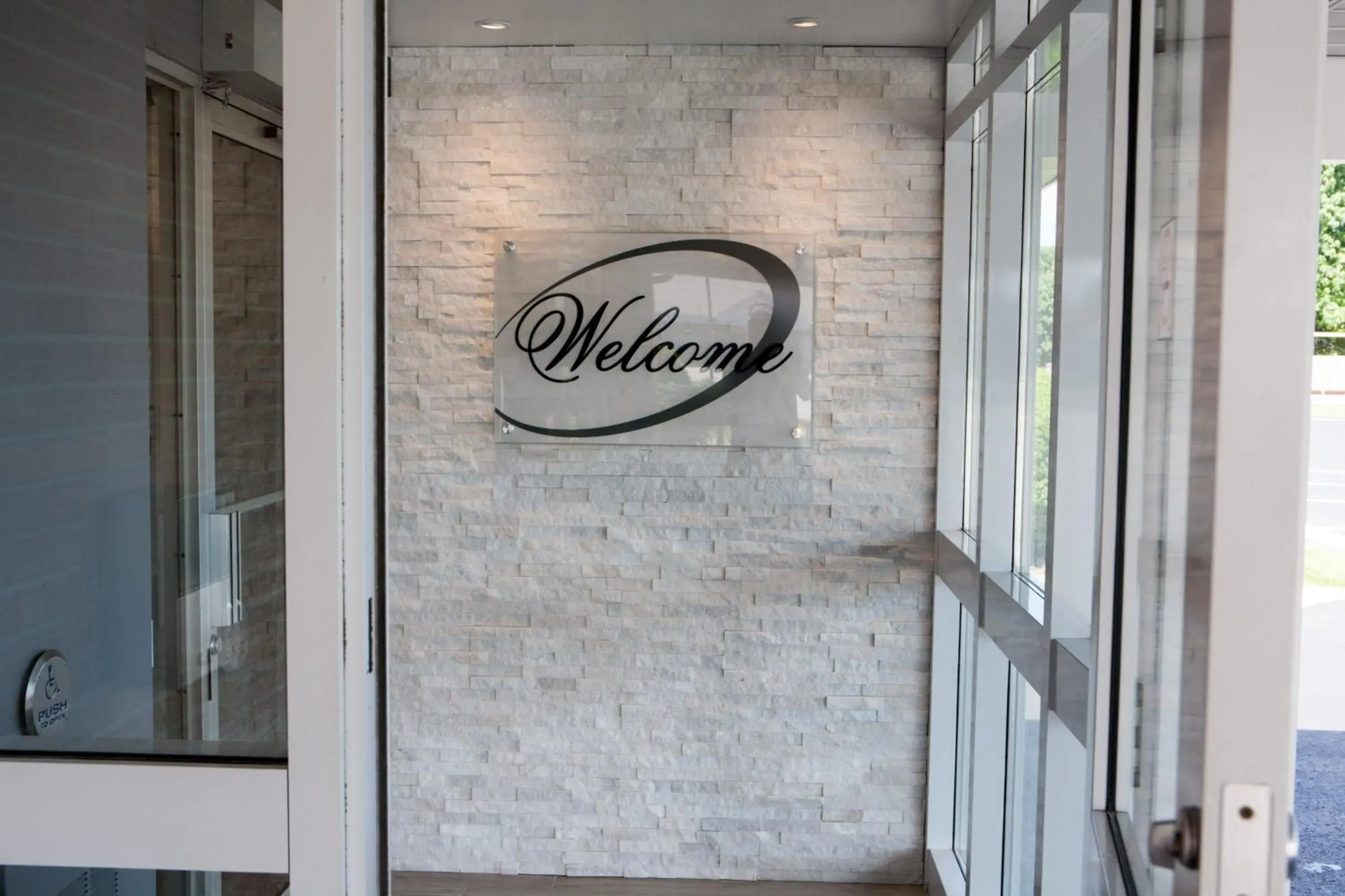 Property building in Super 8 by Wyndham Port Elgin Property building in Super 8 by Wyndham Port Elgin