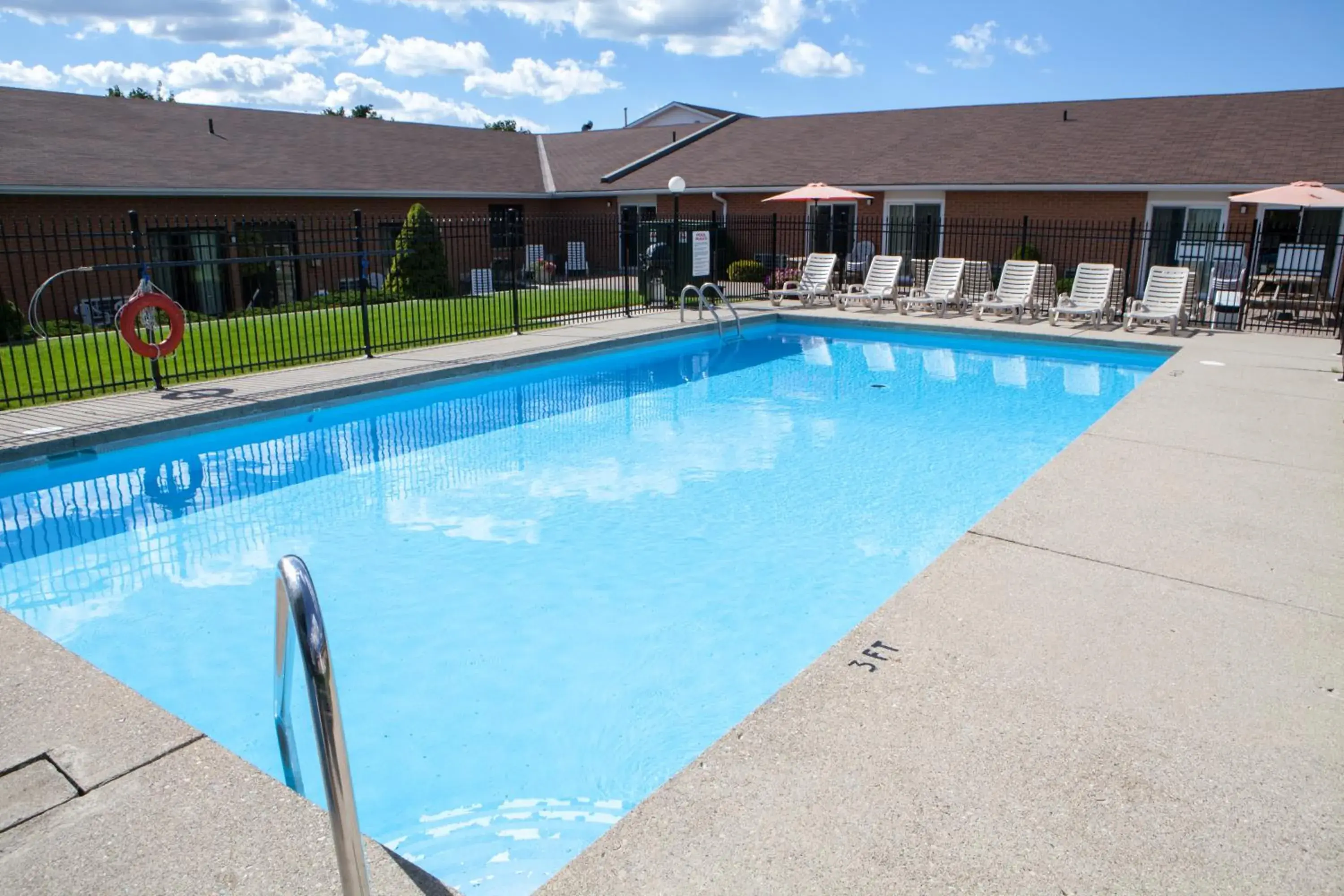 Property building in Super 8 by Wyndham Port Elgin Property building in Super 8 by Wyndham Port Elgin