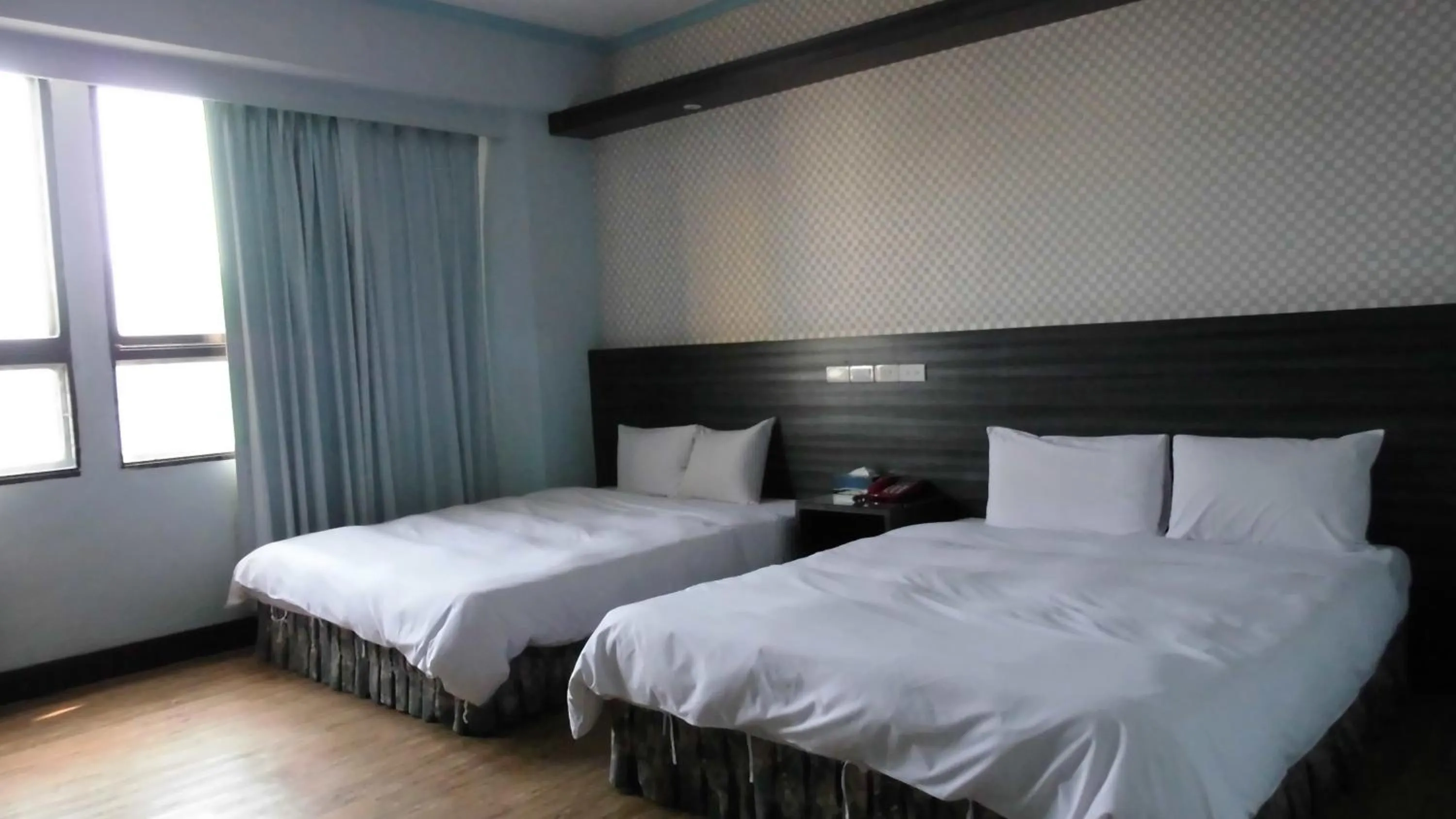Property building, Bed in Modern Plaza Hotel