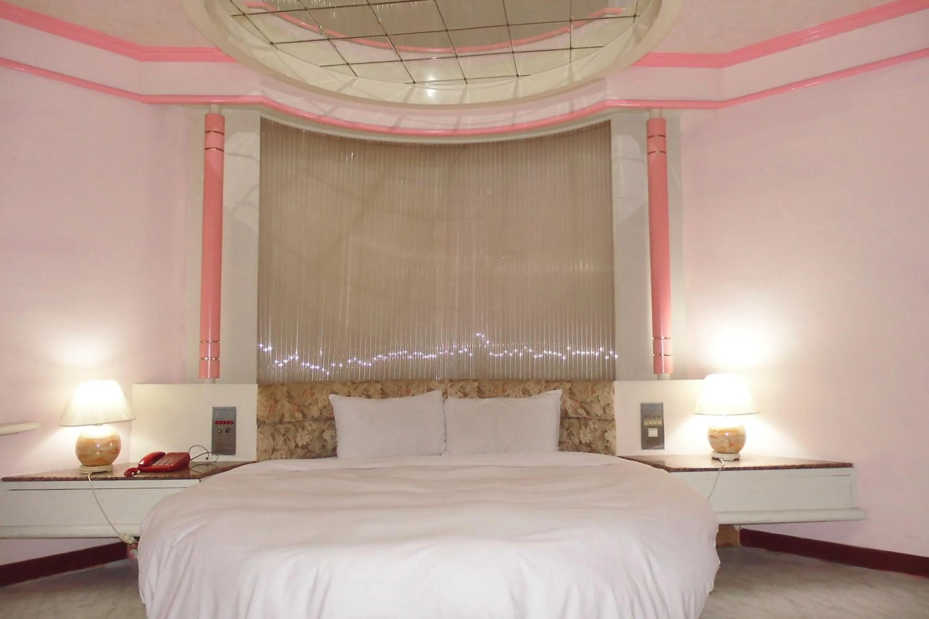 Bed in Modern Plaza Hotel