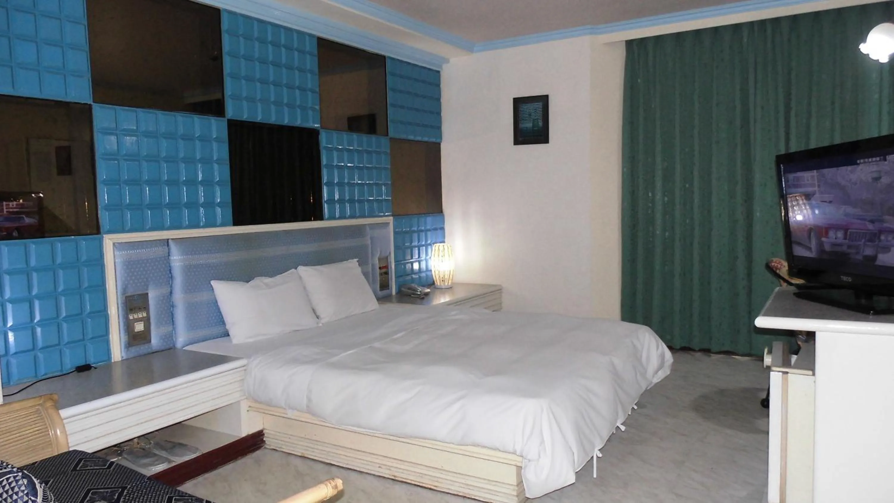 Photo of the whole room, Bed in Modern Plaza Hotel