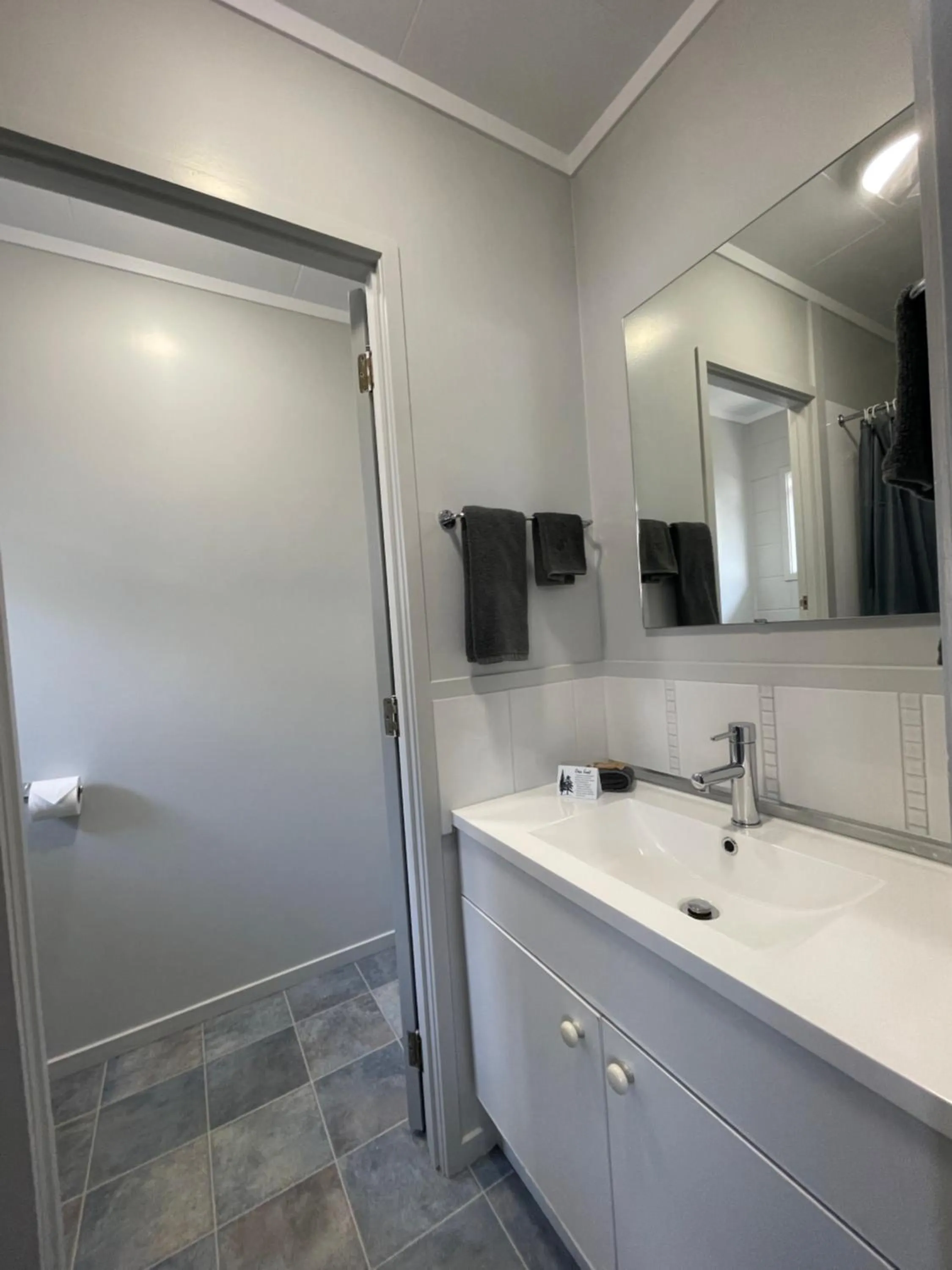 Toilet in Kensington Motel