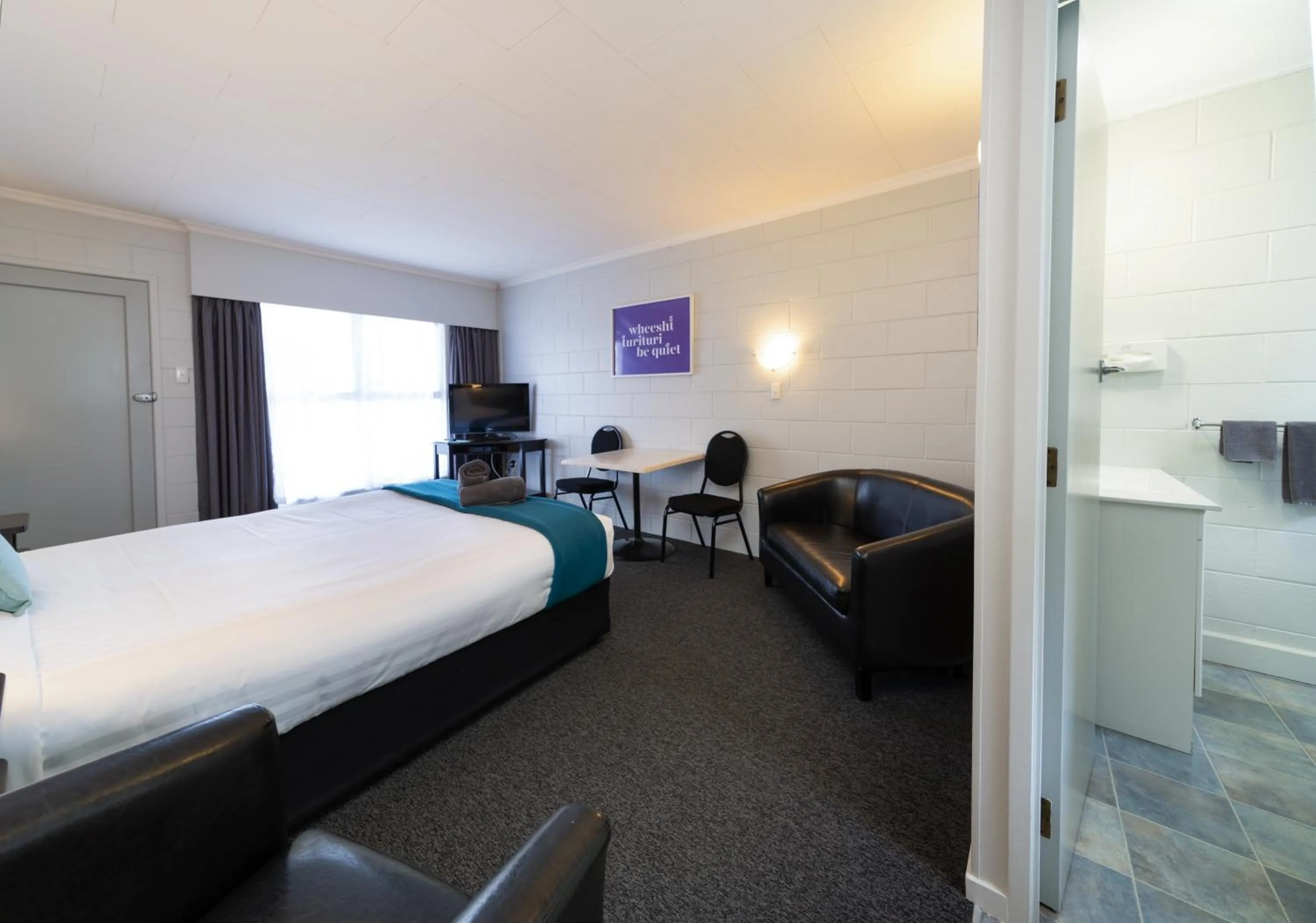 Bed in Kensington Motel