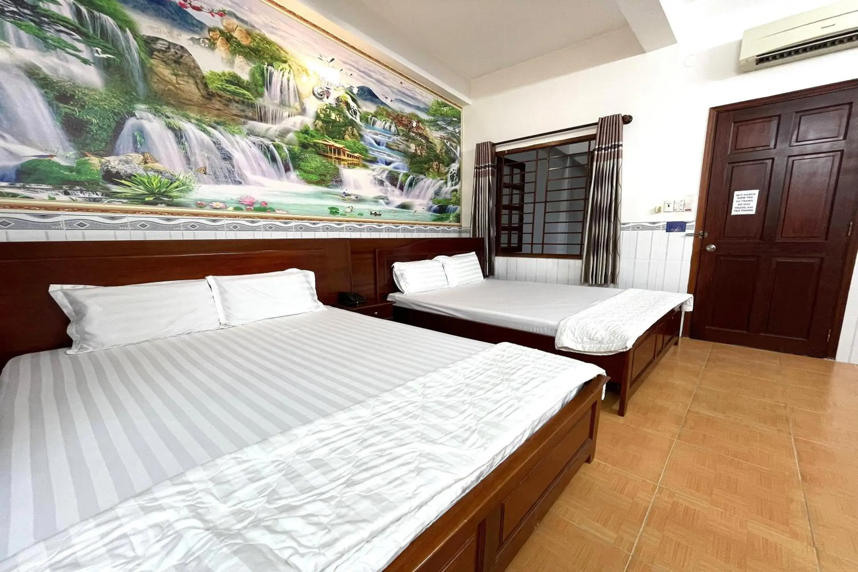 Superior Double Room in Hung Anh Hotel Superior Double Room in Hung Anh Hotel