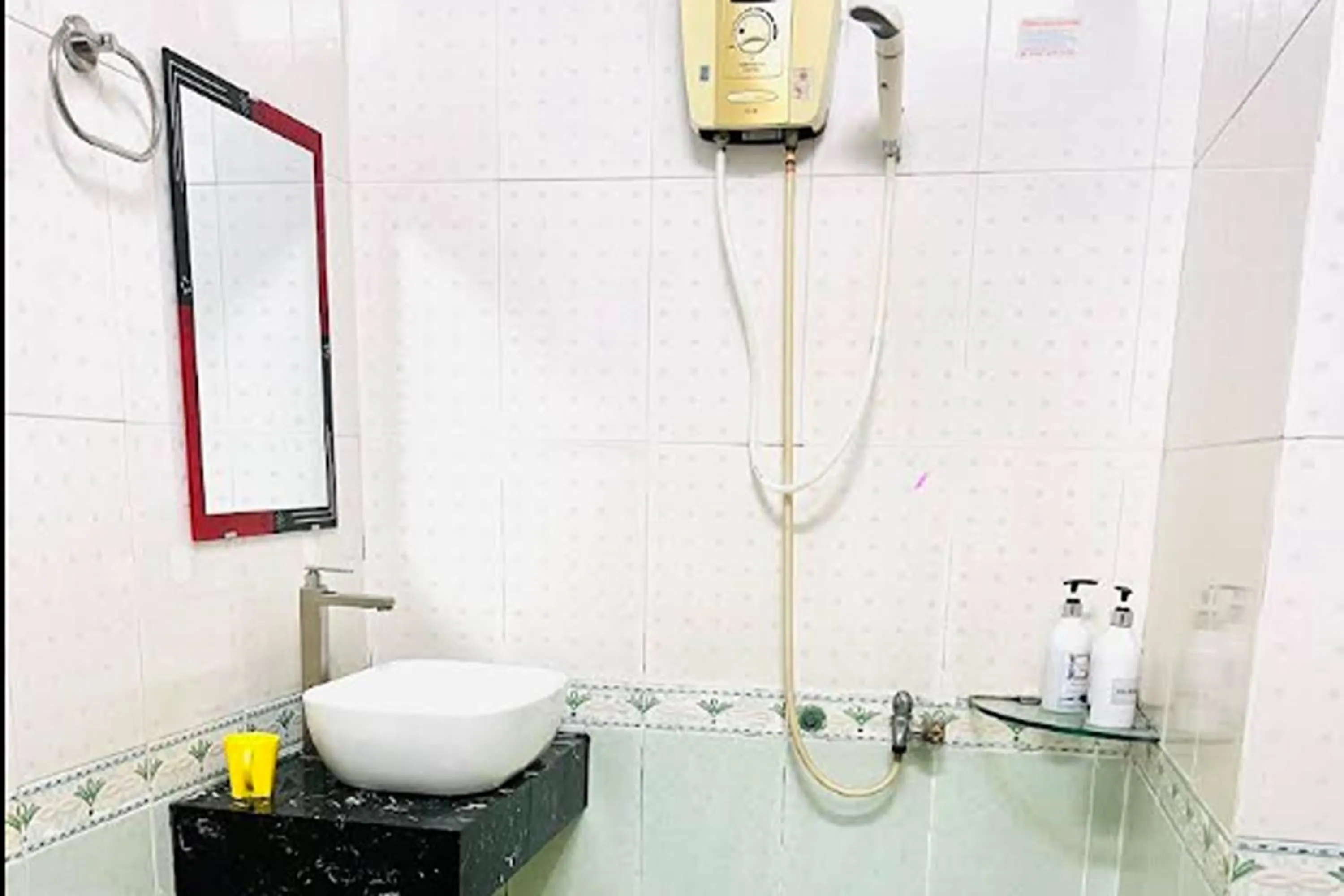 Shower in Hung Anh Hotel