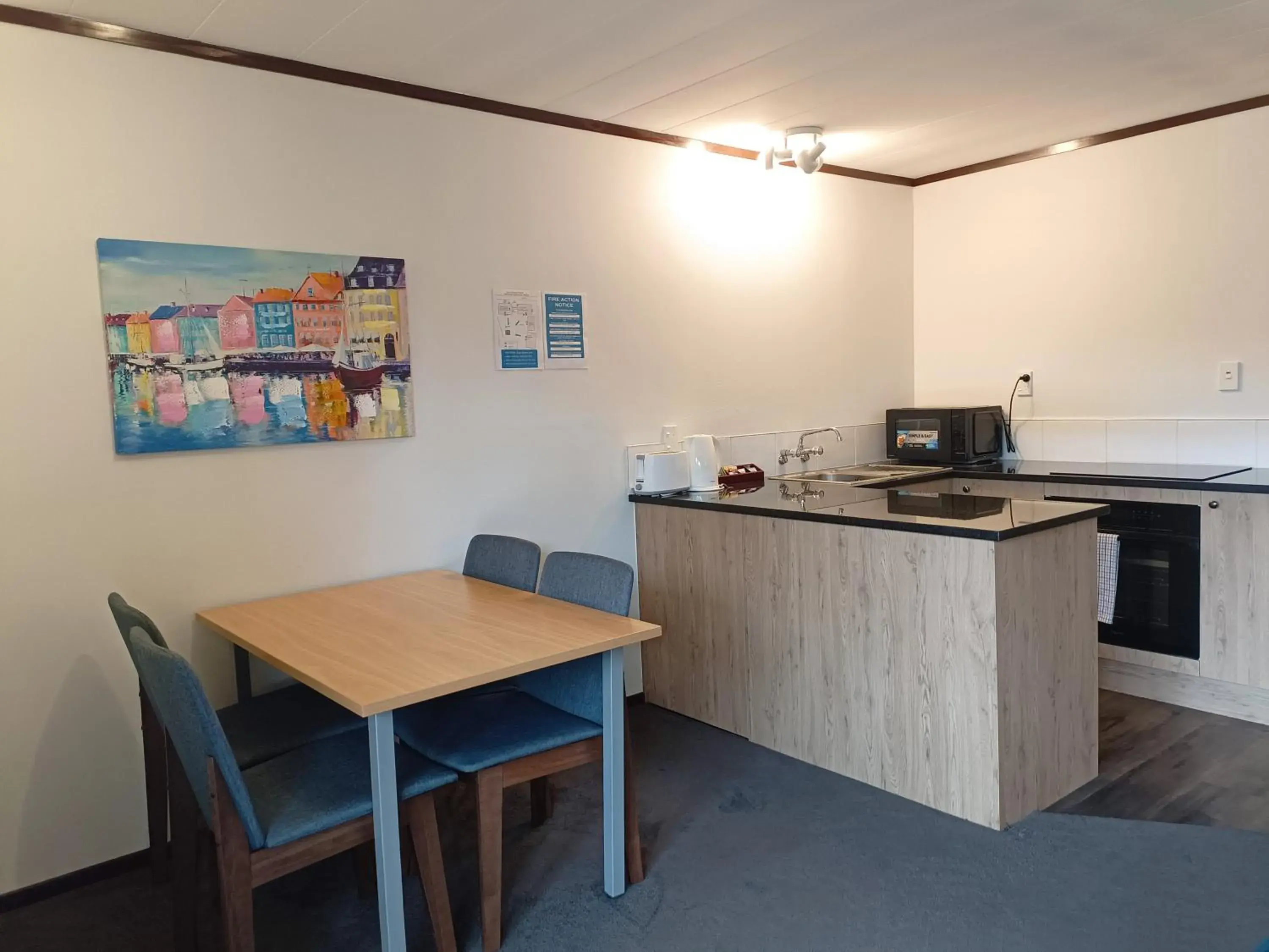 Kitchen or kitchenette, Kitchen/Kitchenette in Half Moon Bay Motel