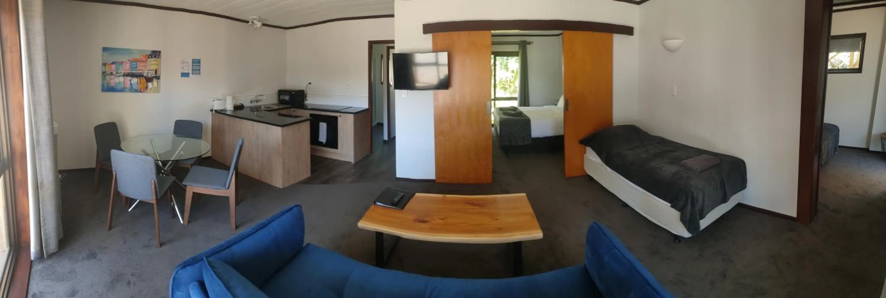 TV and multimedia in Half Moon Bay Motel