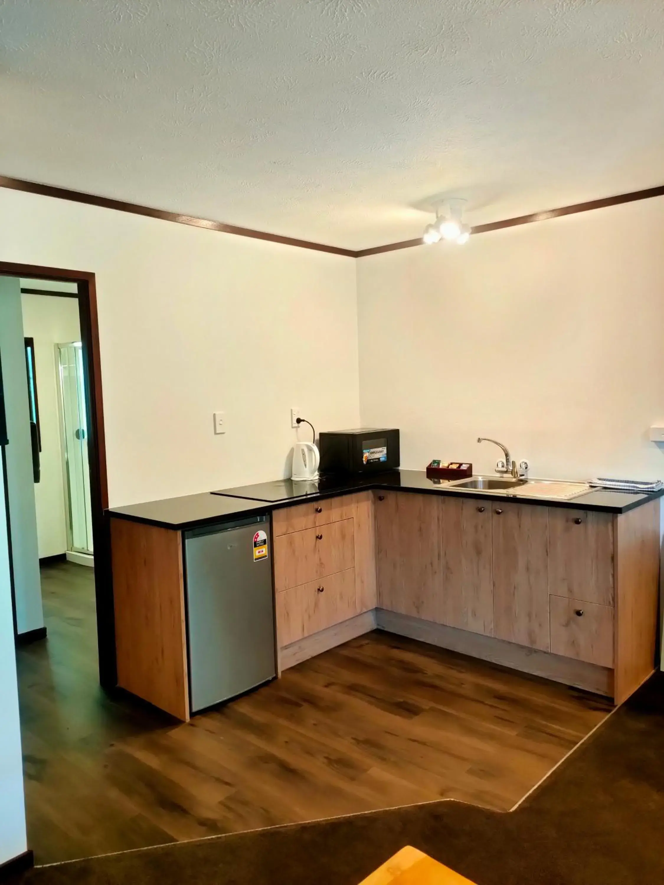 Kitchen/Kitchenette in Half Moon Bay Motel