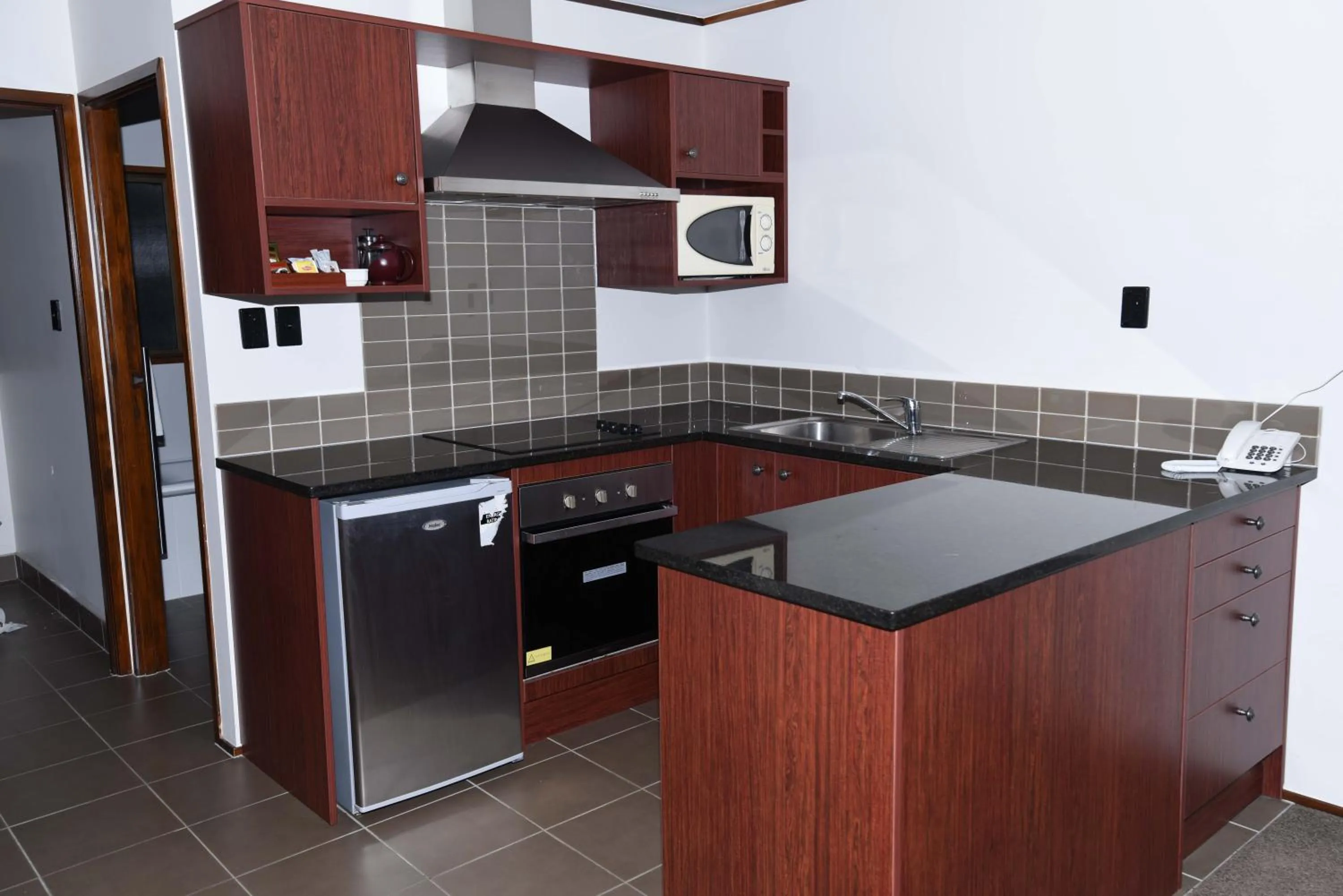 Kitchen or kitchenette in Half Moon Bay Motel