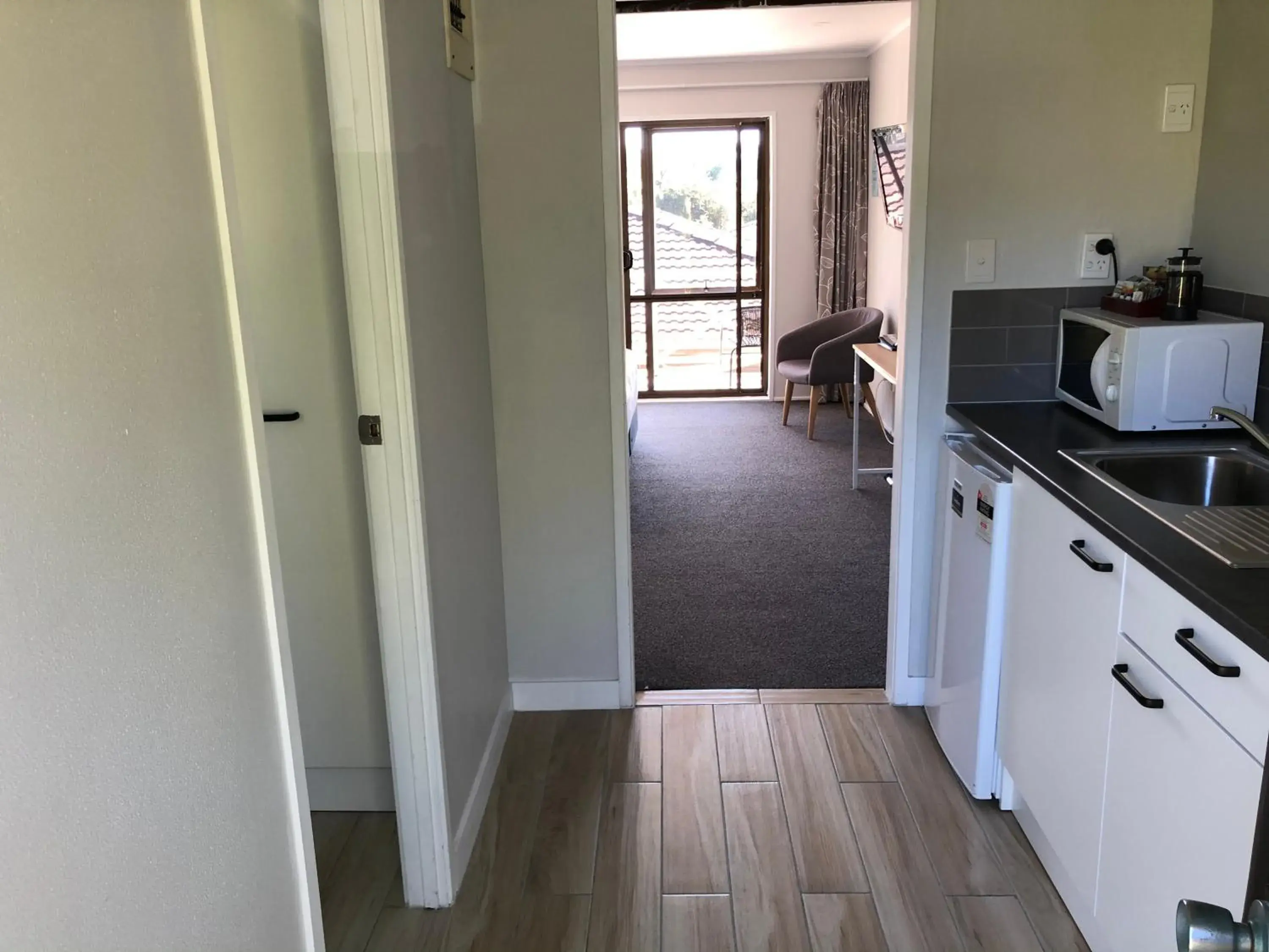 Kitchen/Kitchenette in Half Moon Bay Motel