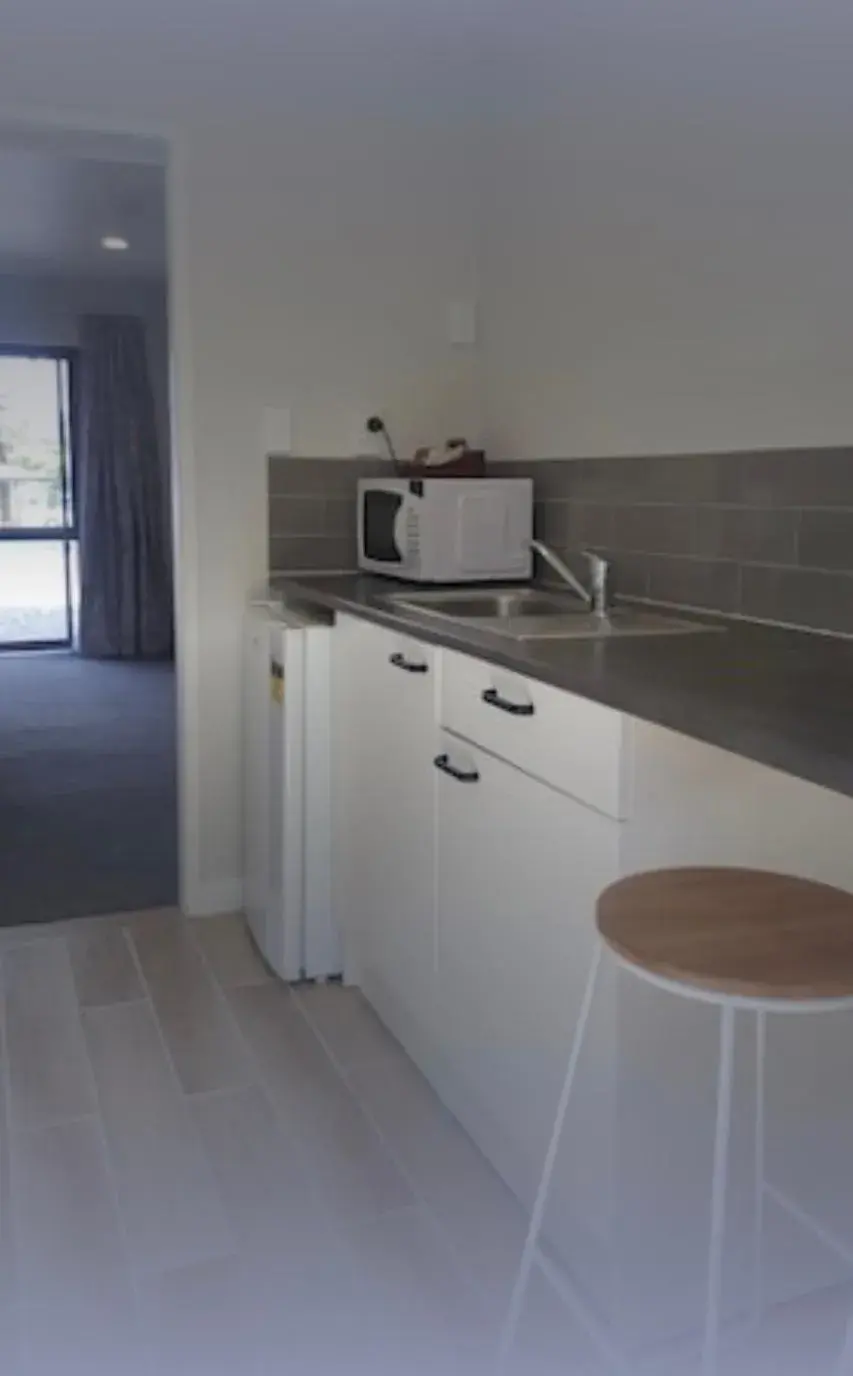 Kitchen/Kitchenette in Half Moon Bay Motel