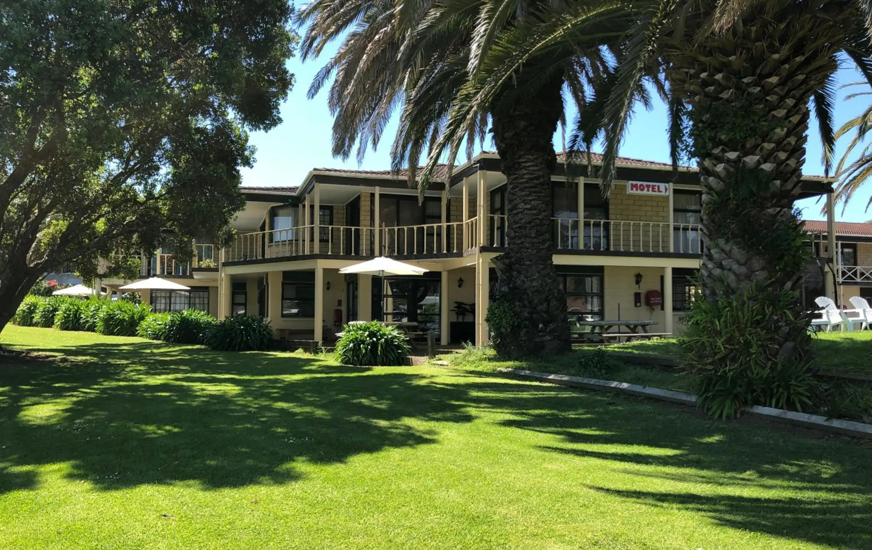 Property Building in Half Moon Bay Motel