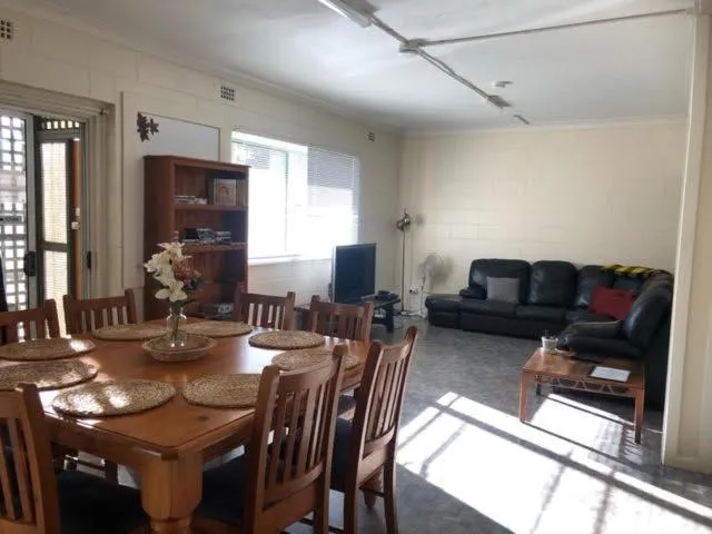 Living room in Batemans Bay Holiday Park & Hostel