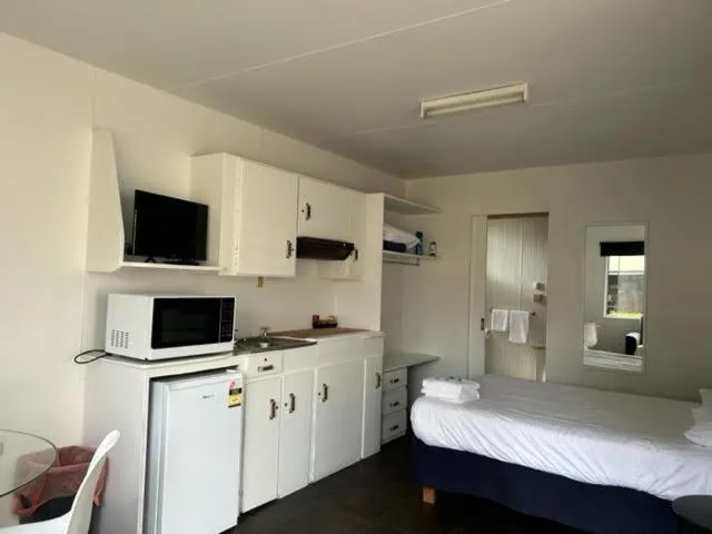 Bed in Batemans Bay Holiday Park & Hostel