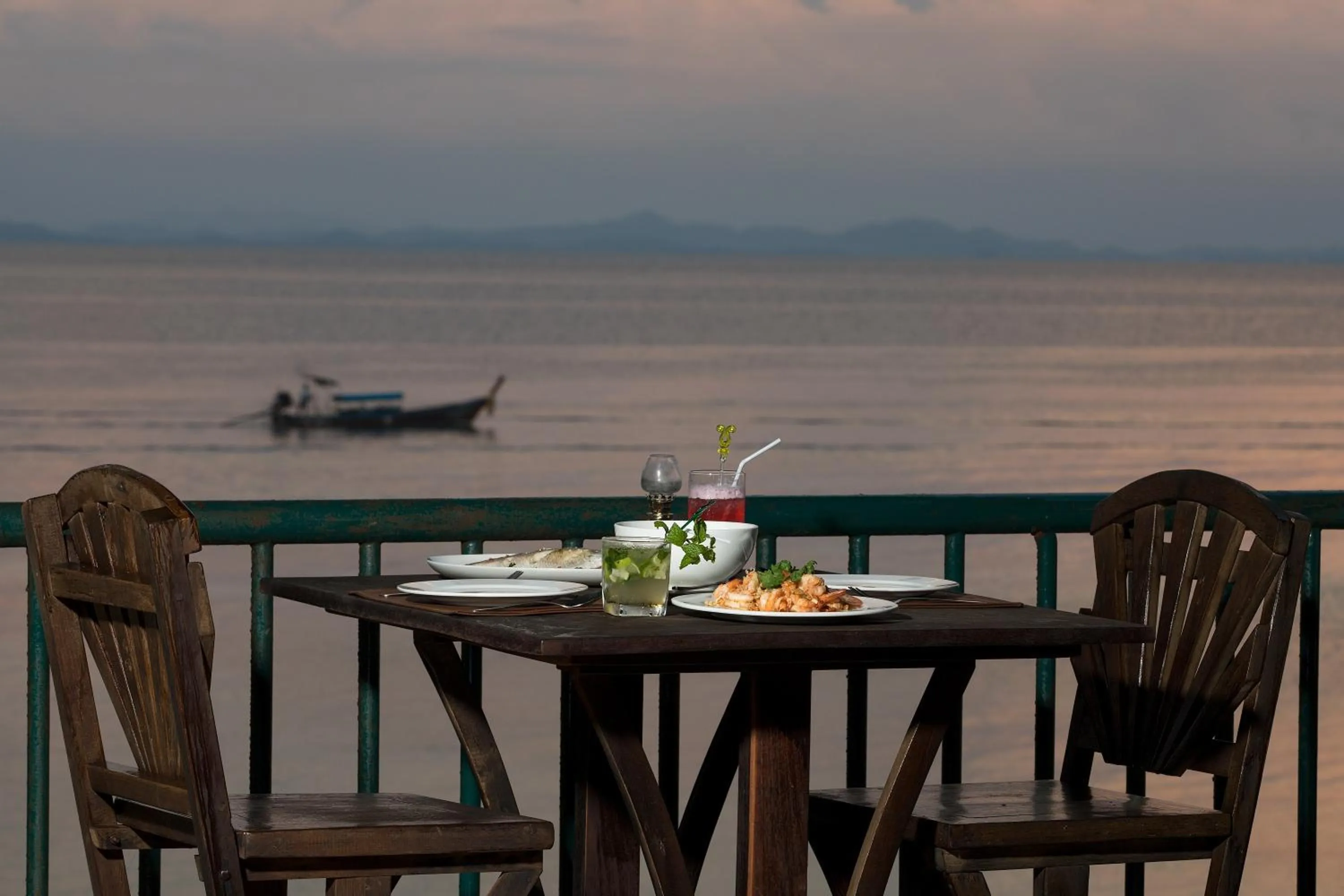 Food and drinks in The Cove Phi Phi