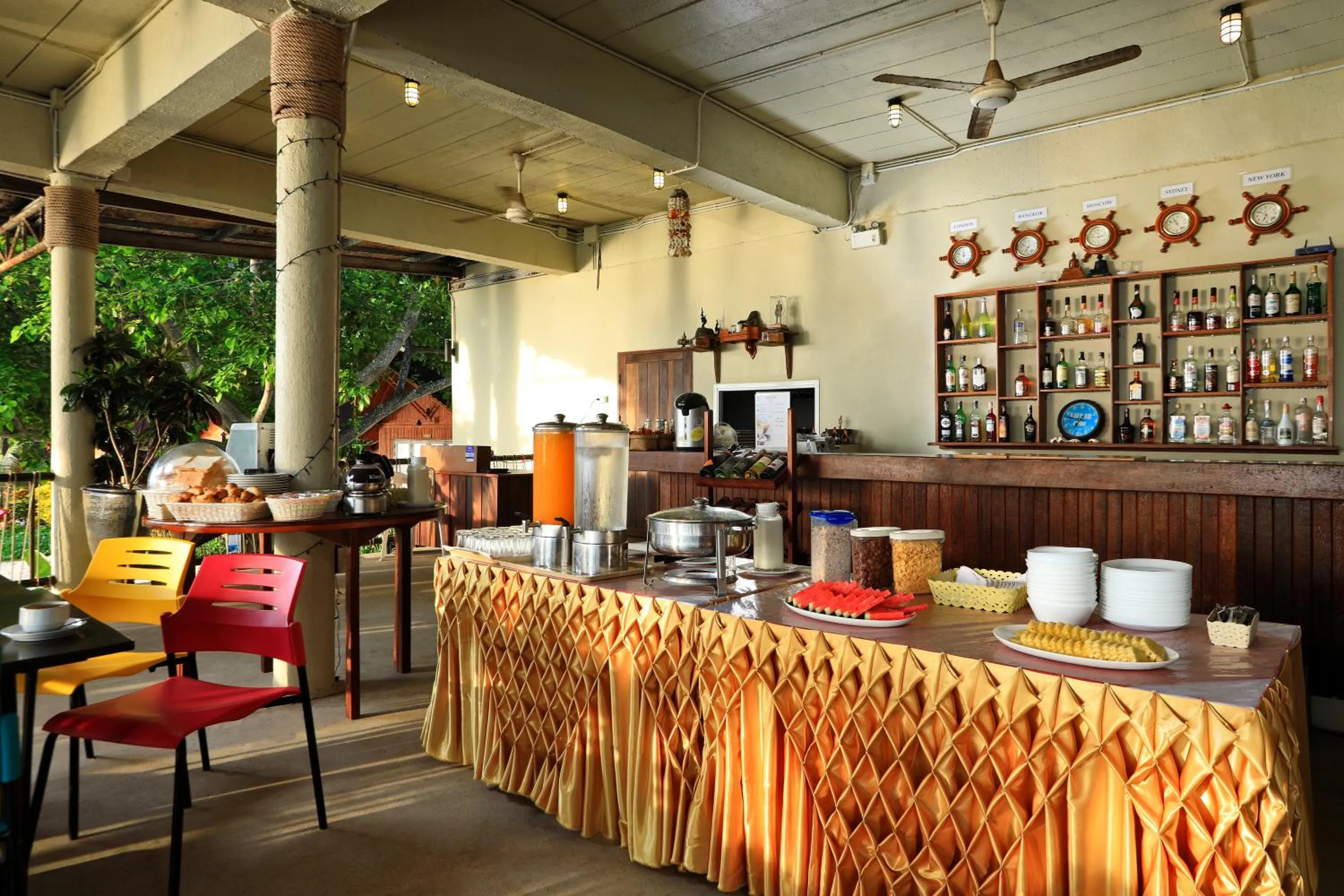 Breakfast in The Cove Phi Phi