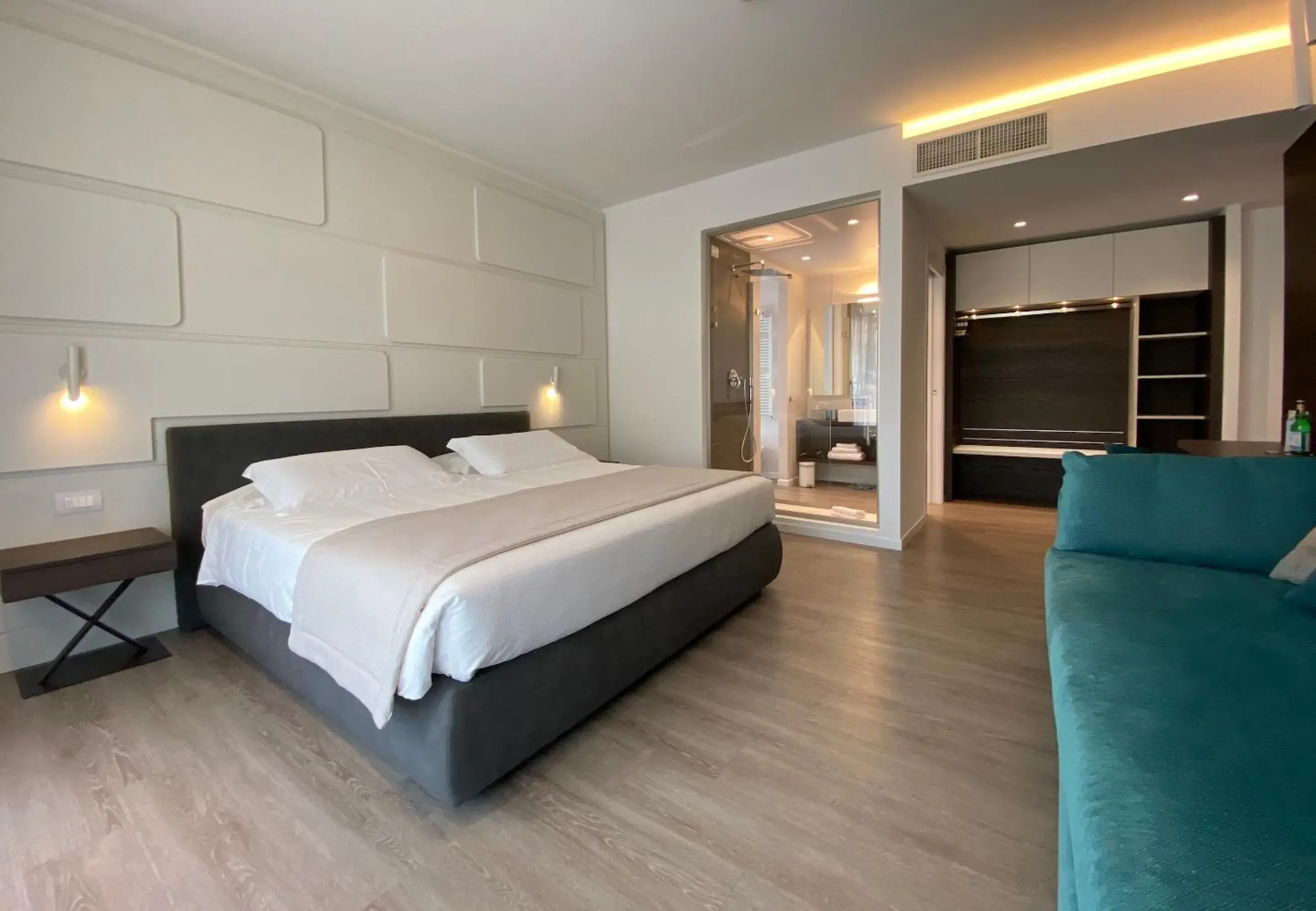 Deluxe Triple Room with Balcony in Solho Hotel Deluxe Triple Room with Balcony in Solho Hotel