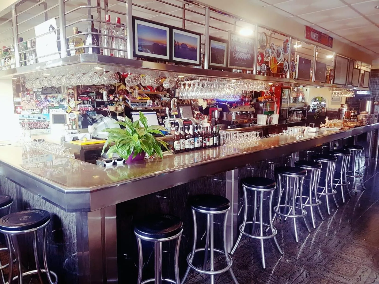 Restaurant/places to eat in Hotel Sonia Chipude