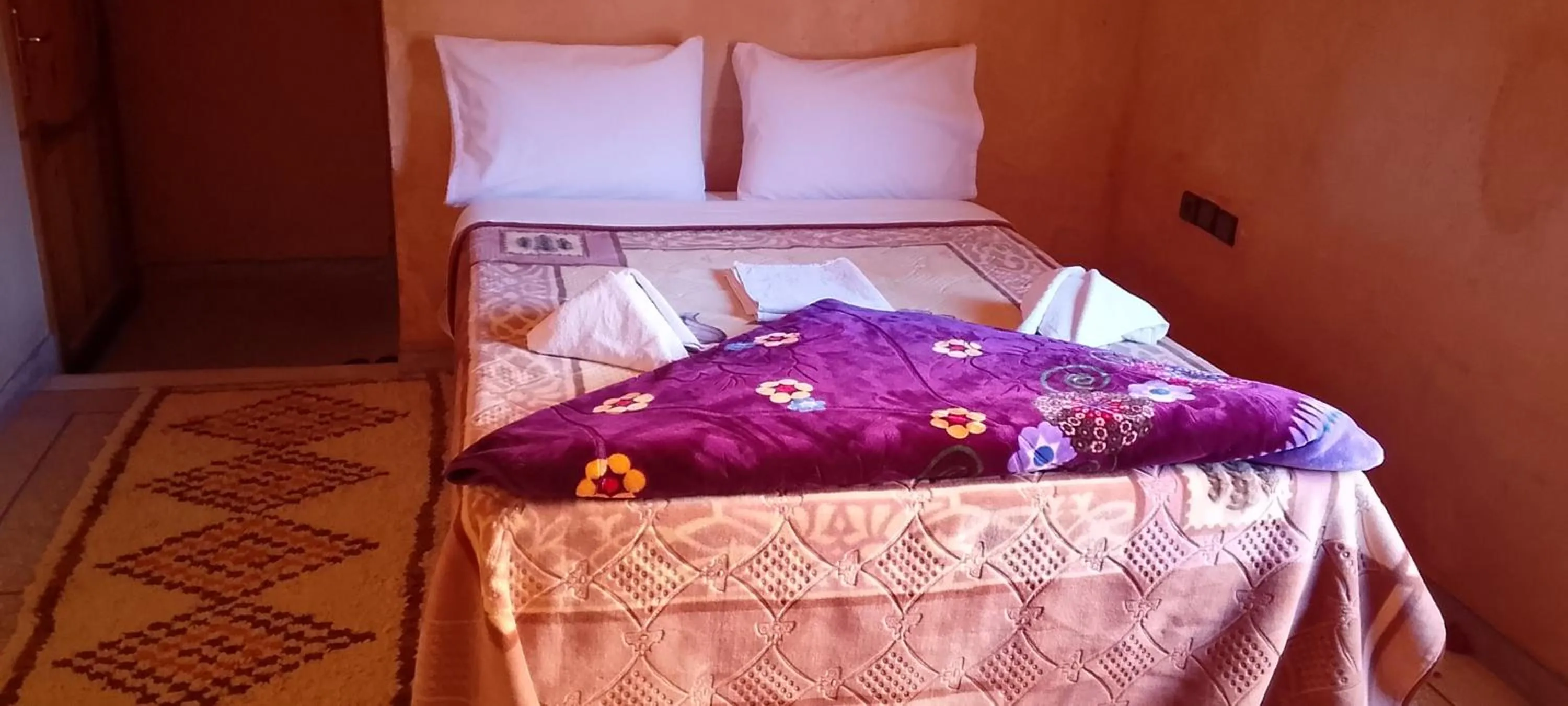 Bed in Auberge Restaurant Zahra