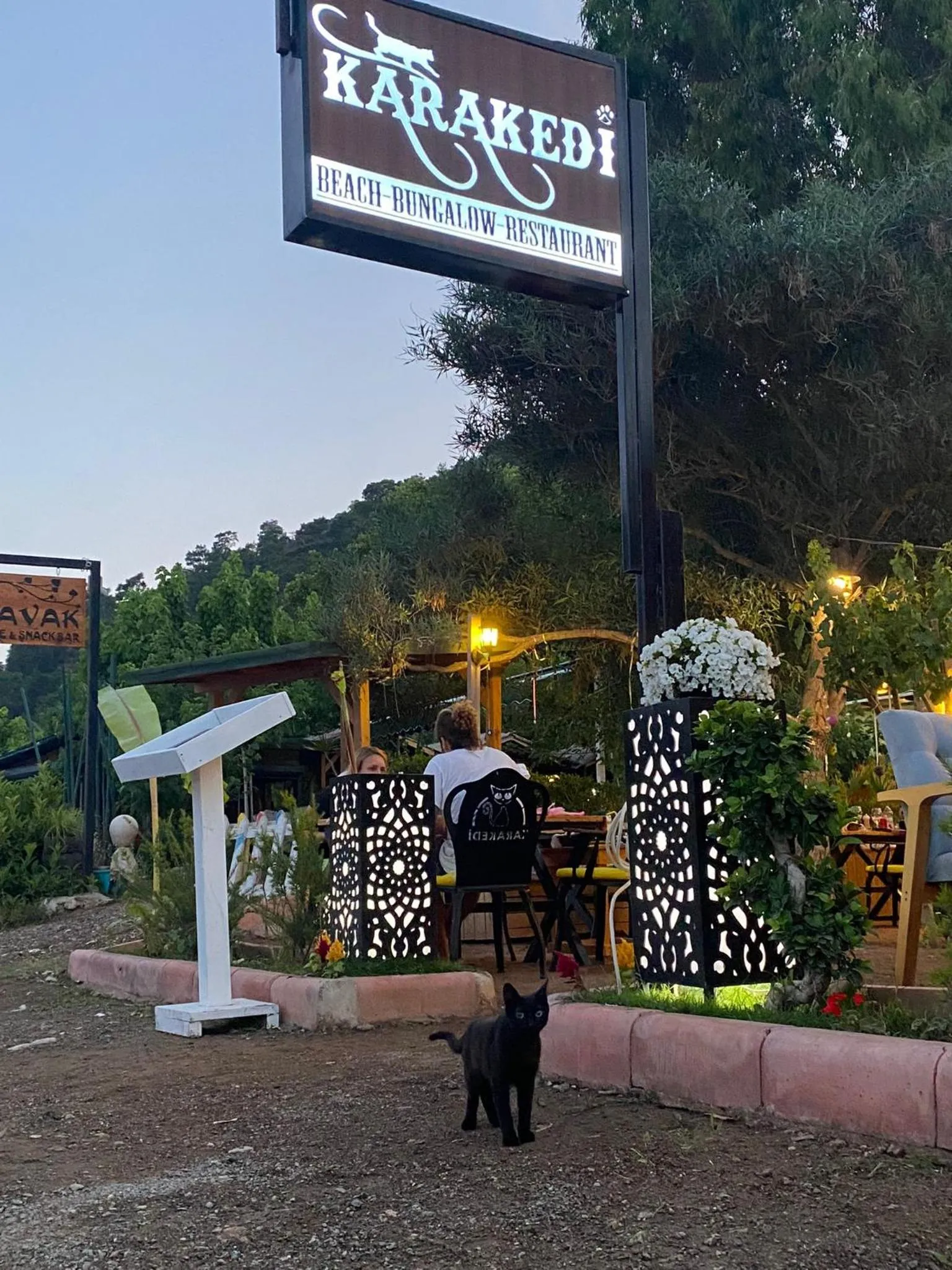 Restaurant/places to eat in Kara Kedi Beach Bungalow