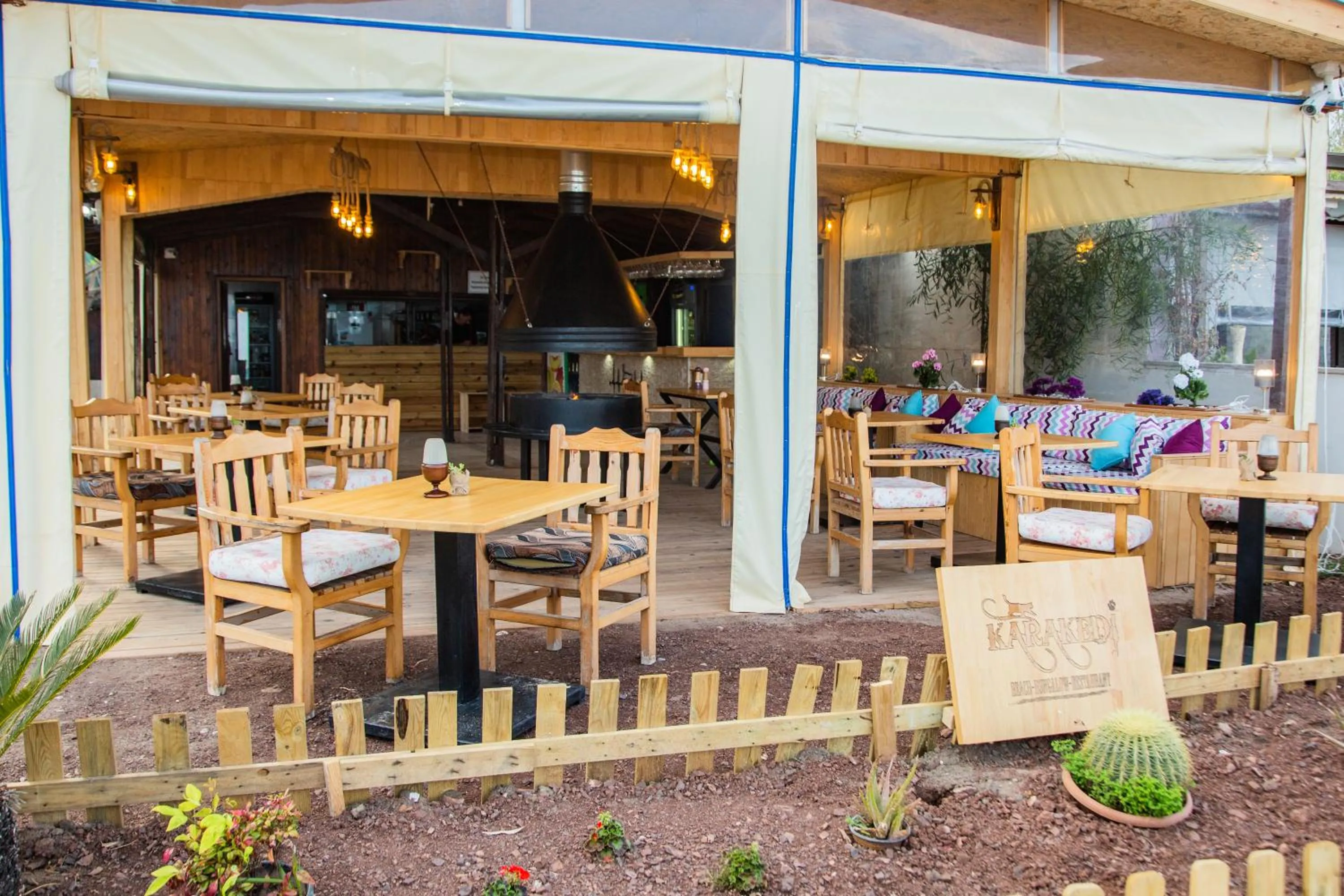 Restaurant/places to eat in Kara Kedi Beach Bungalow