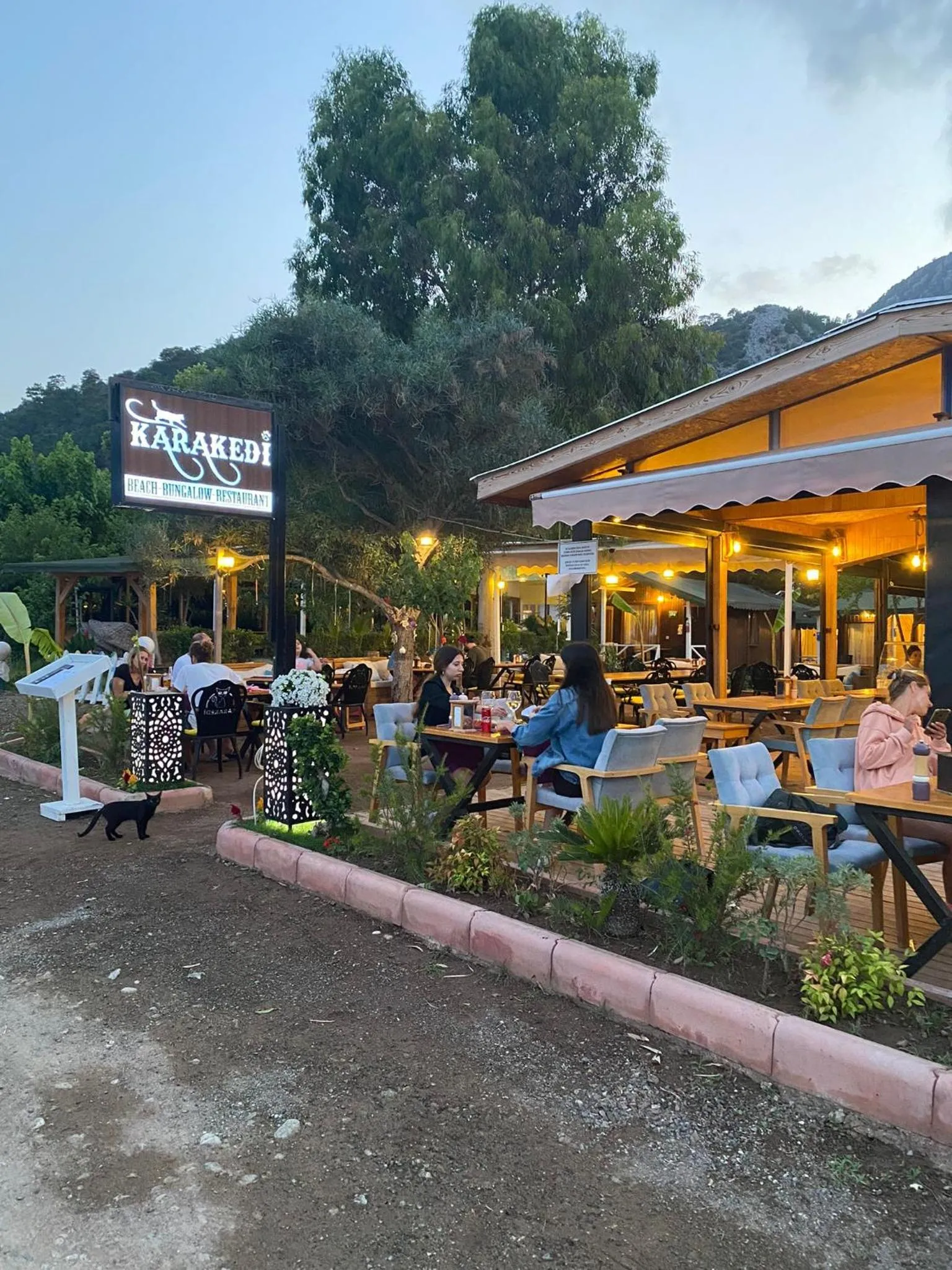 Restaurant/places to eat in Kara Kedi Beach Bungalow