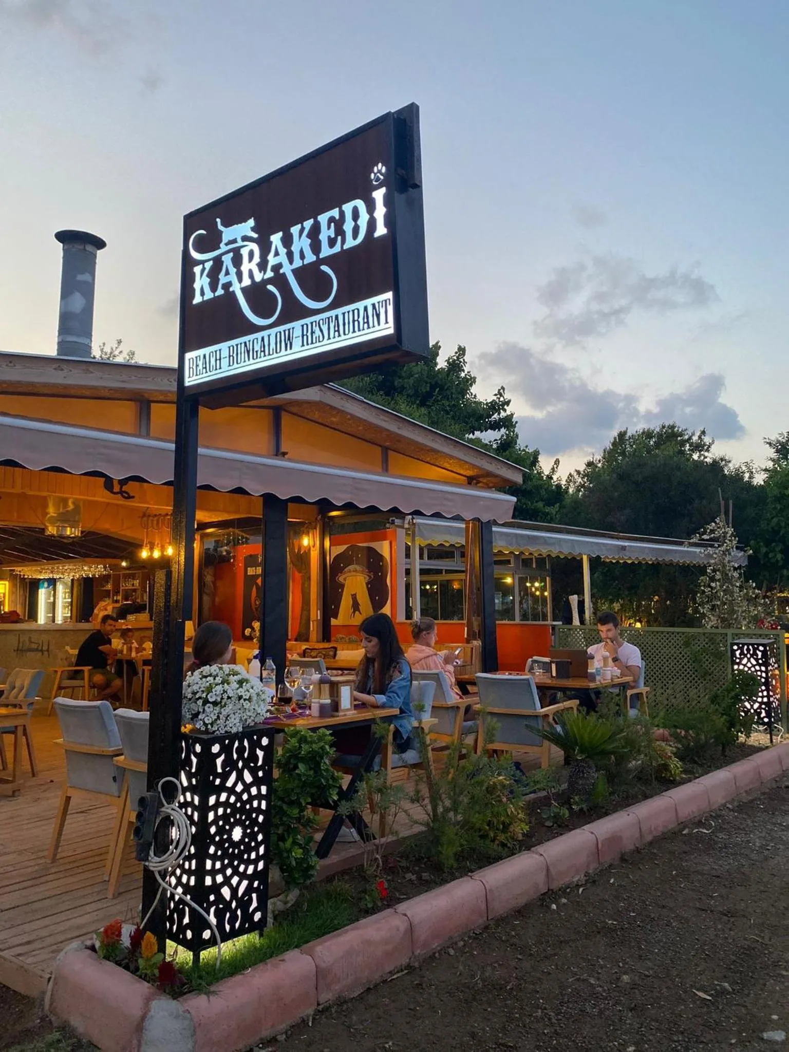 Restaurant/places to eat in Kara Kedi Beach Bungalow