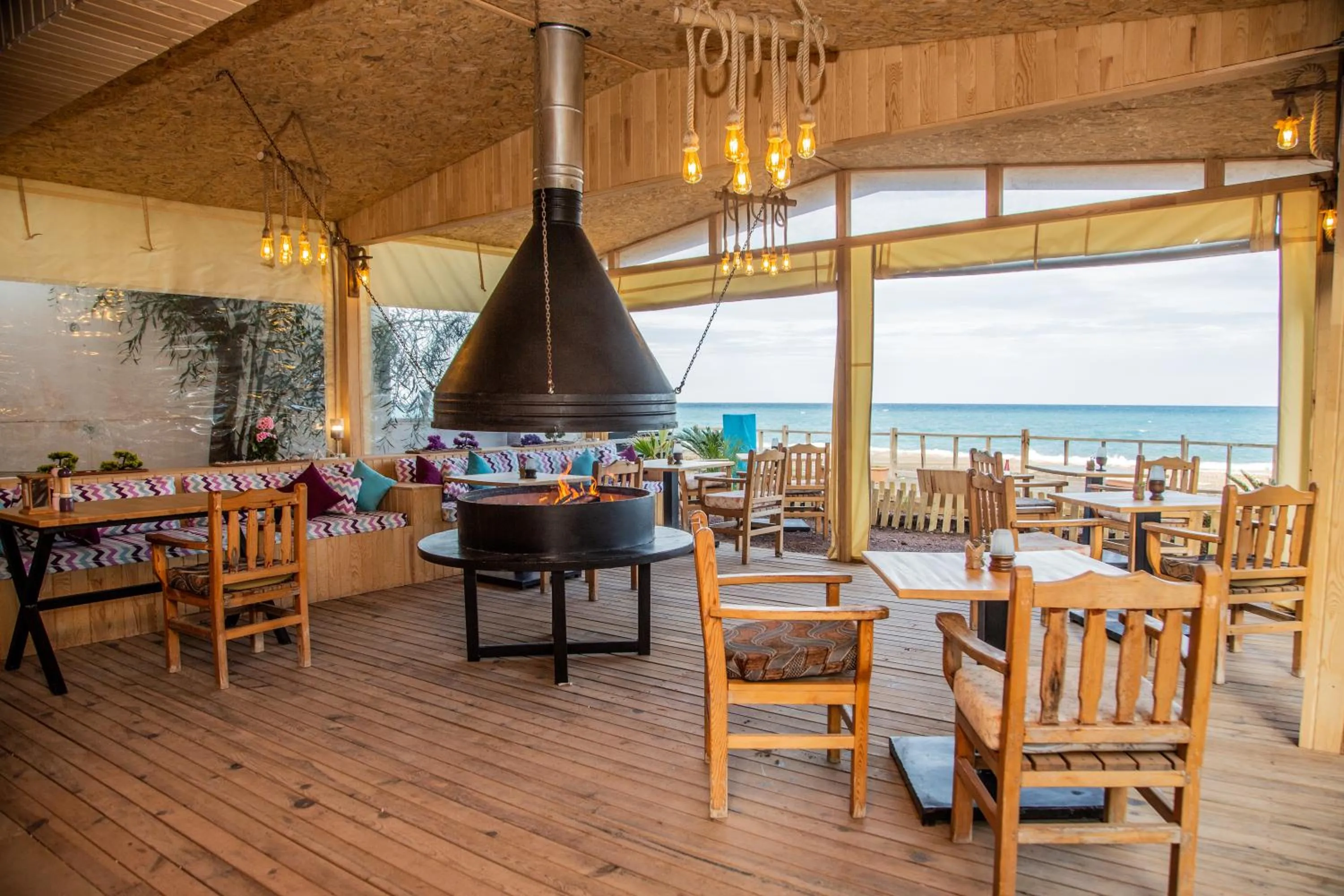 Restaurant/places to eat in Kara Kedi Beach Bungalow