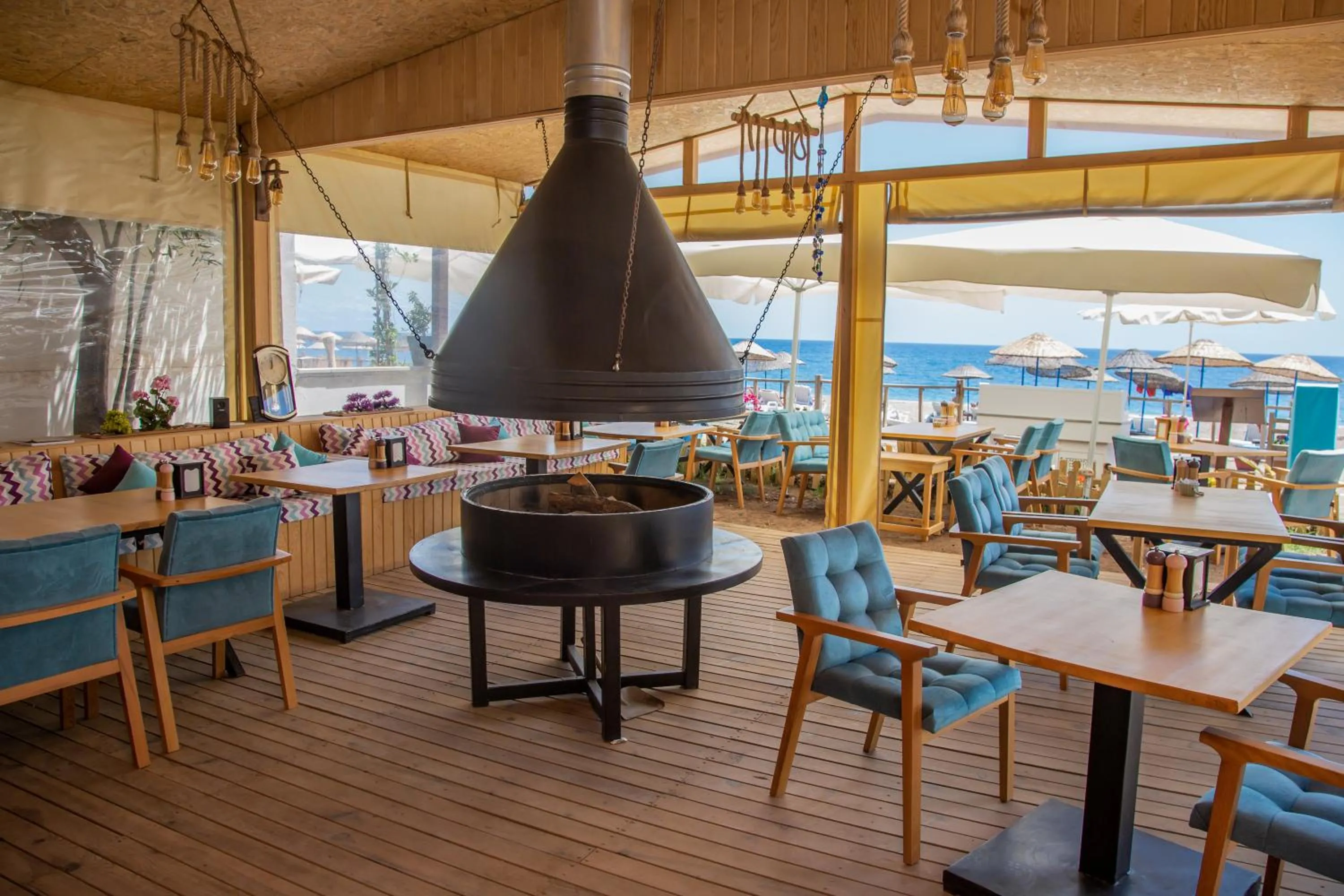 Restaurant/places to eat in Kara Kedi Beach Bungalow