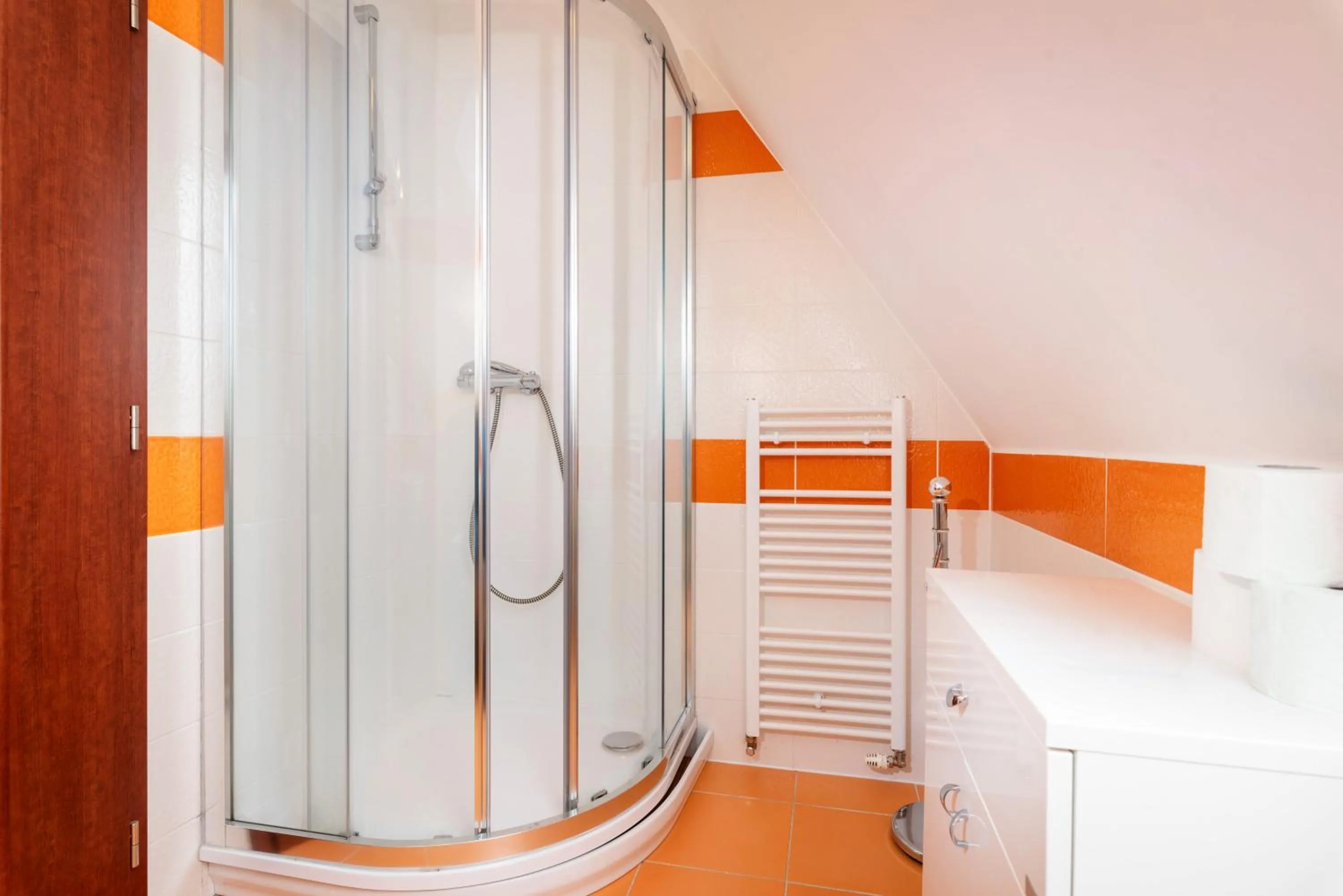 Shower, Bed in TATRYSTAY Julia Apartments