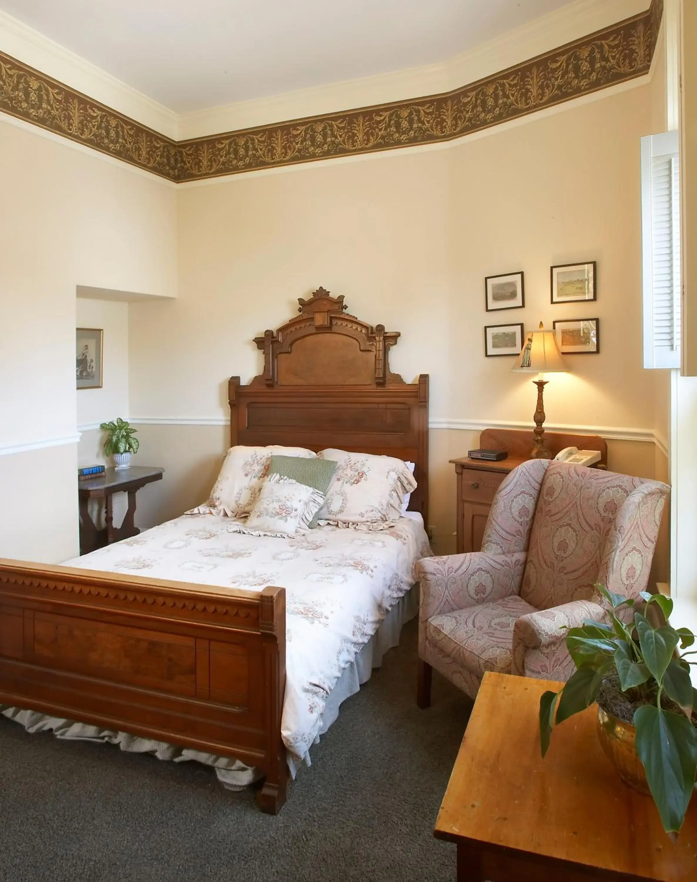 Bed in Washington House Inn Bed in Washington House Inn