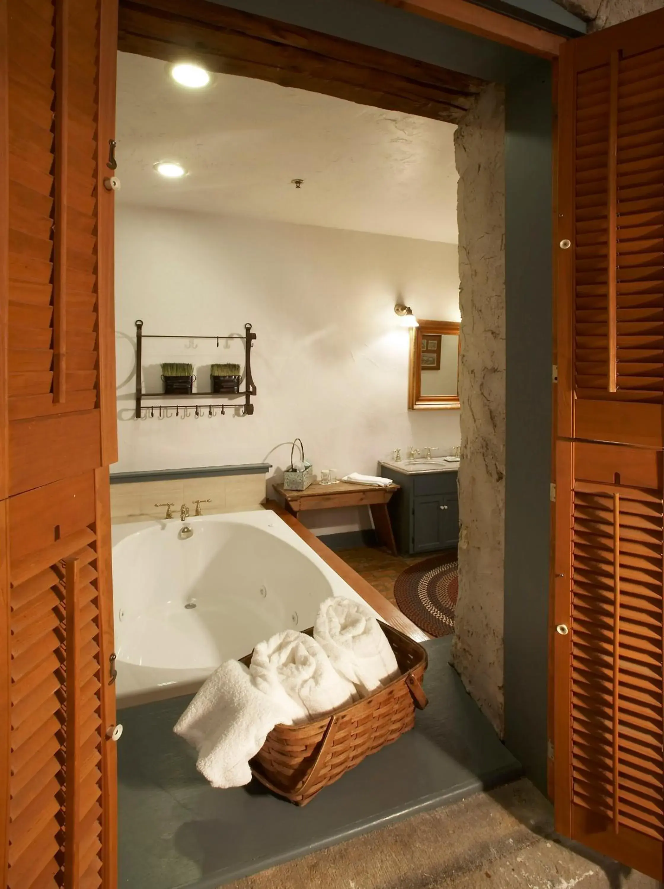 Deluxe King Room in Washington House Inn Deluxe King Room in Washington House Inn