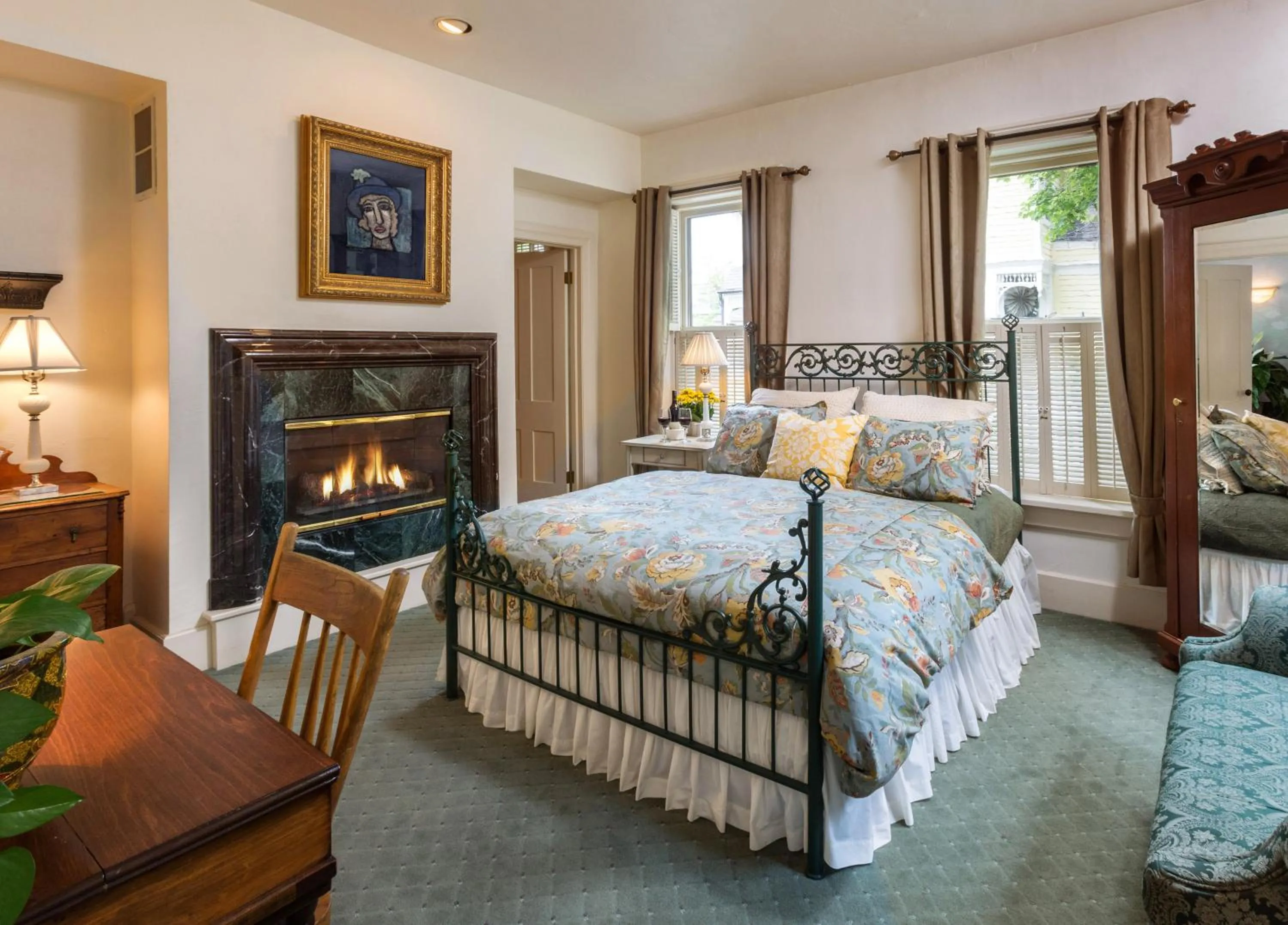 Bed in Washington House Inn