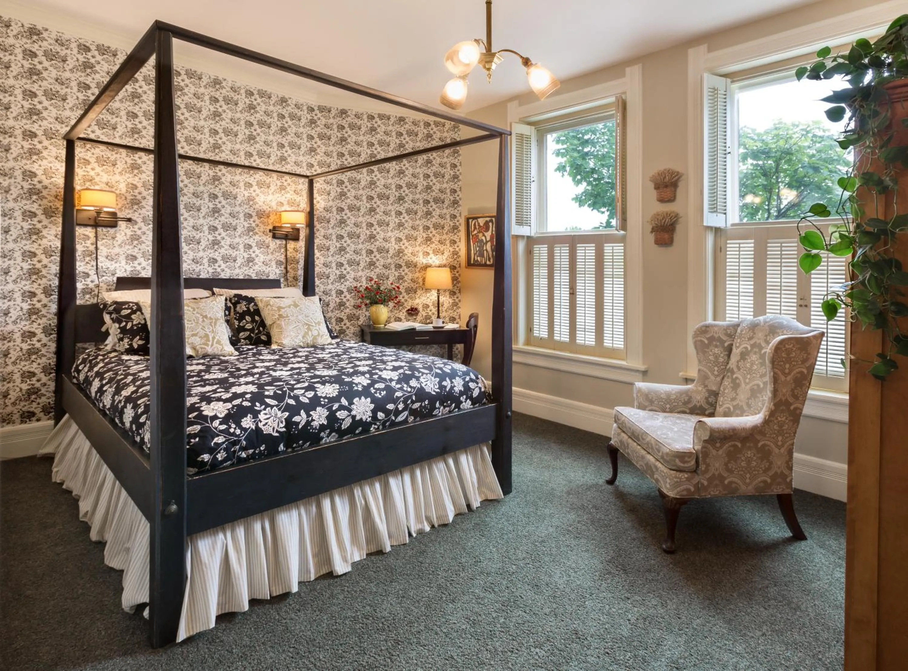 Bed in Washington House Inn