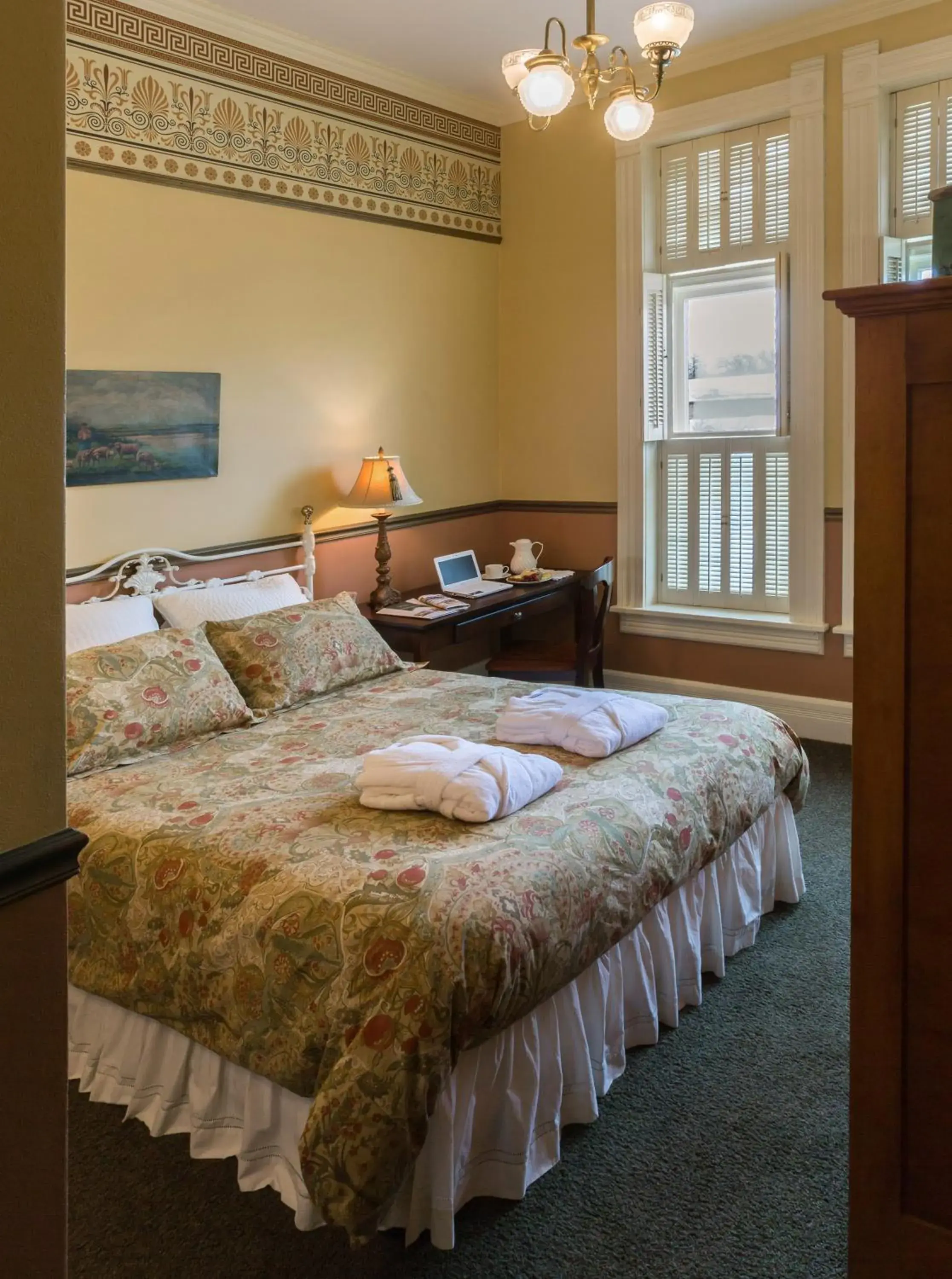 Bed in Washington House Inn Bed in Washington House Inn