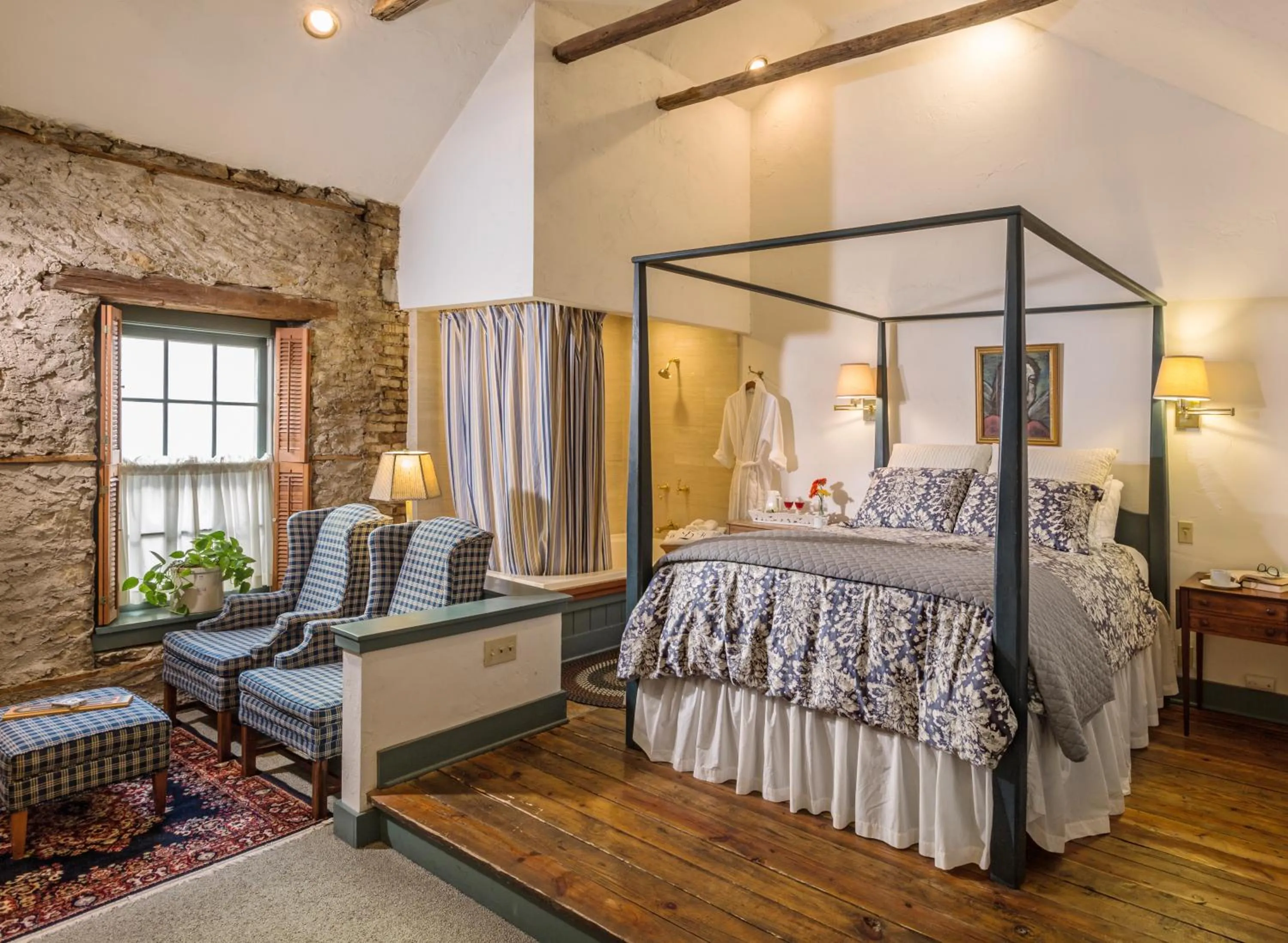 Bed in Washington House Inn