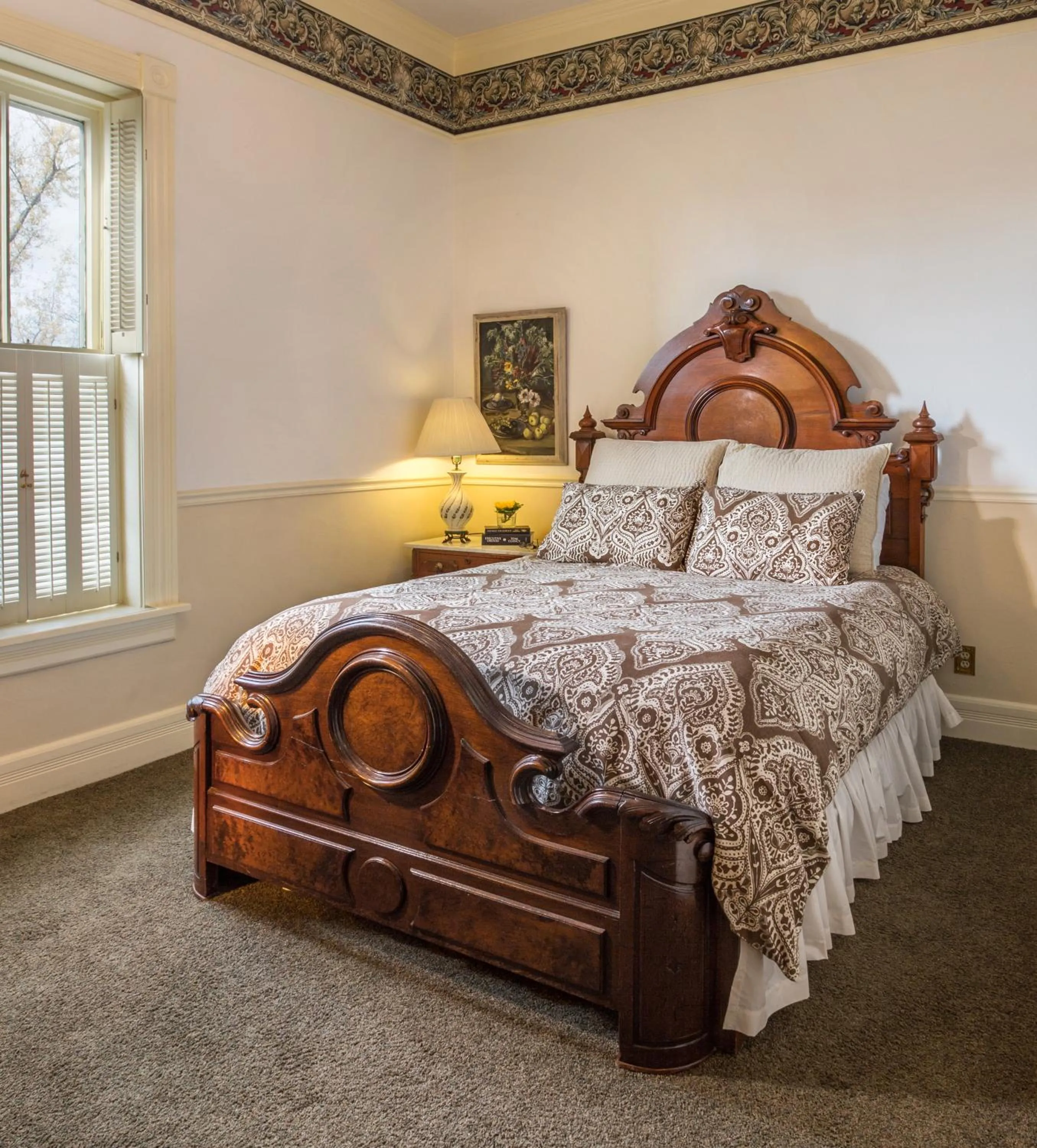 Bed in Washington House Inn