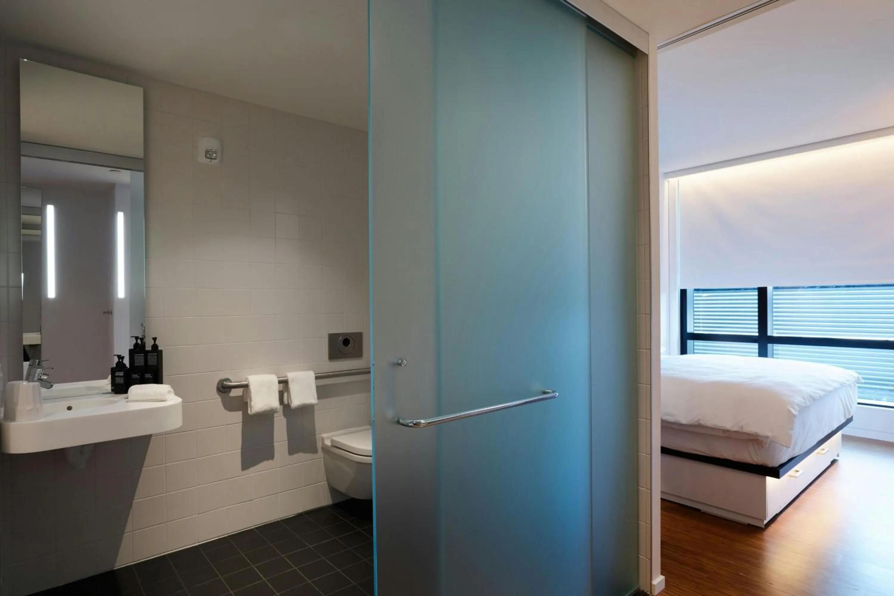 Bedroom, Bed in citizenM Boston North Station