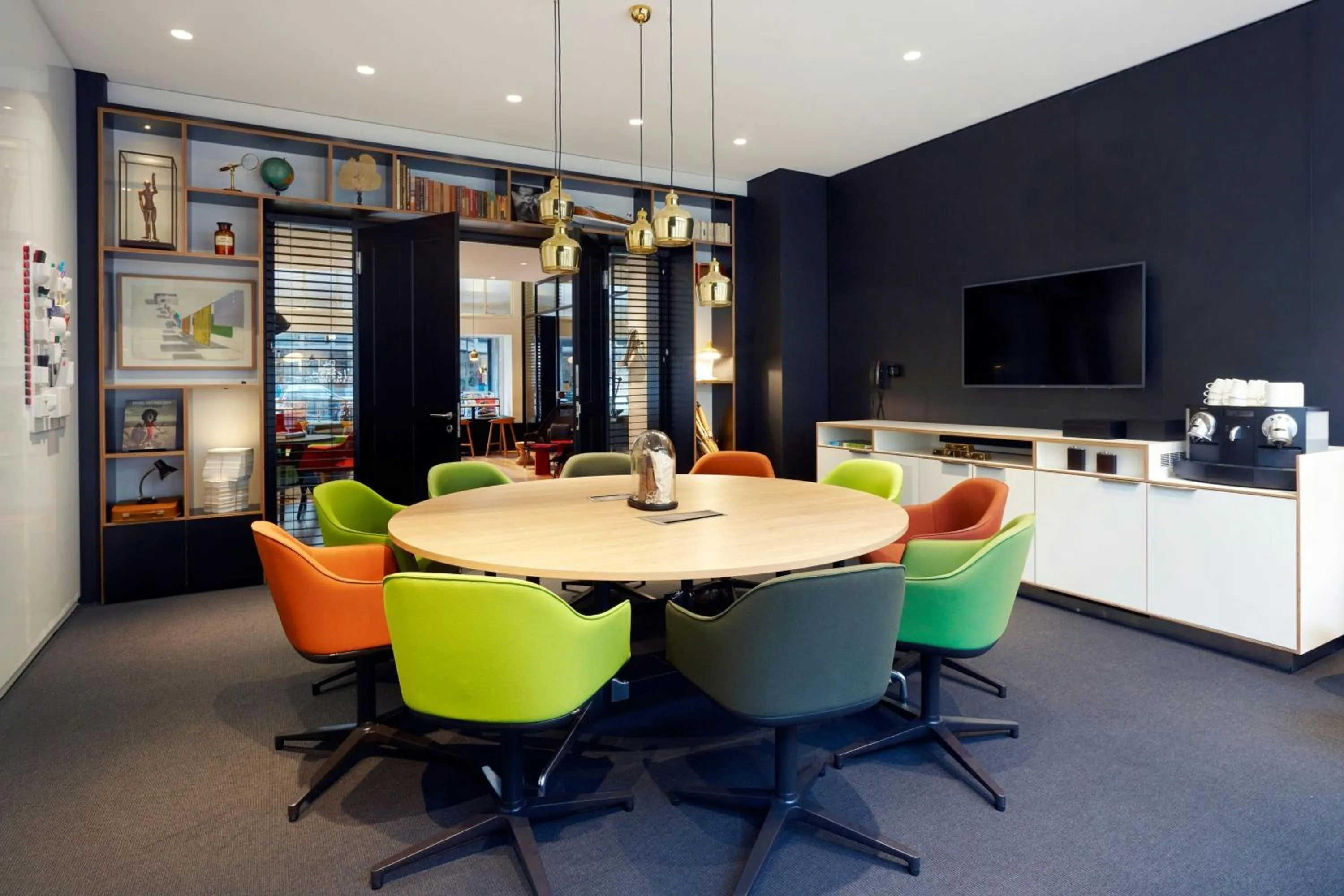 Meeting/conference room in citizenM Zürich