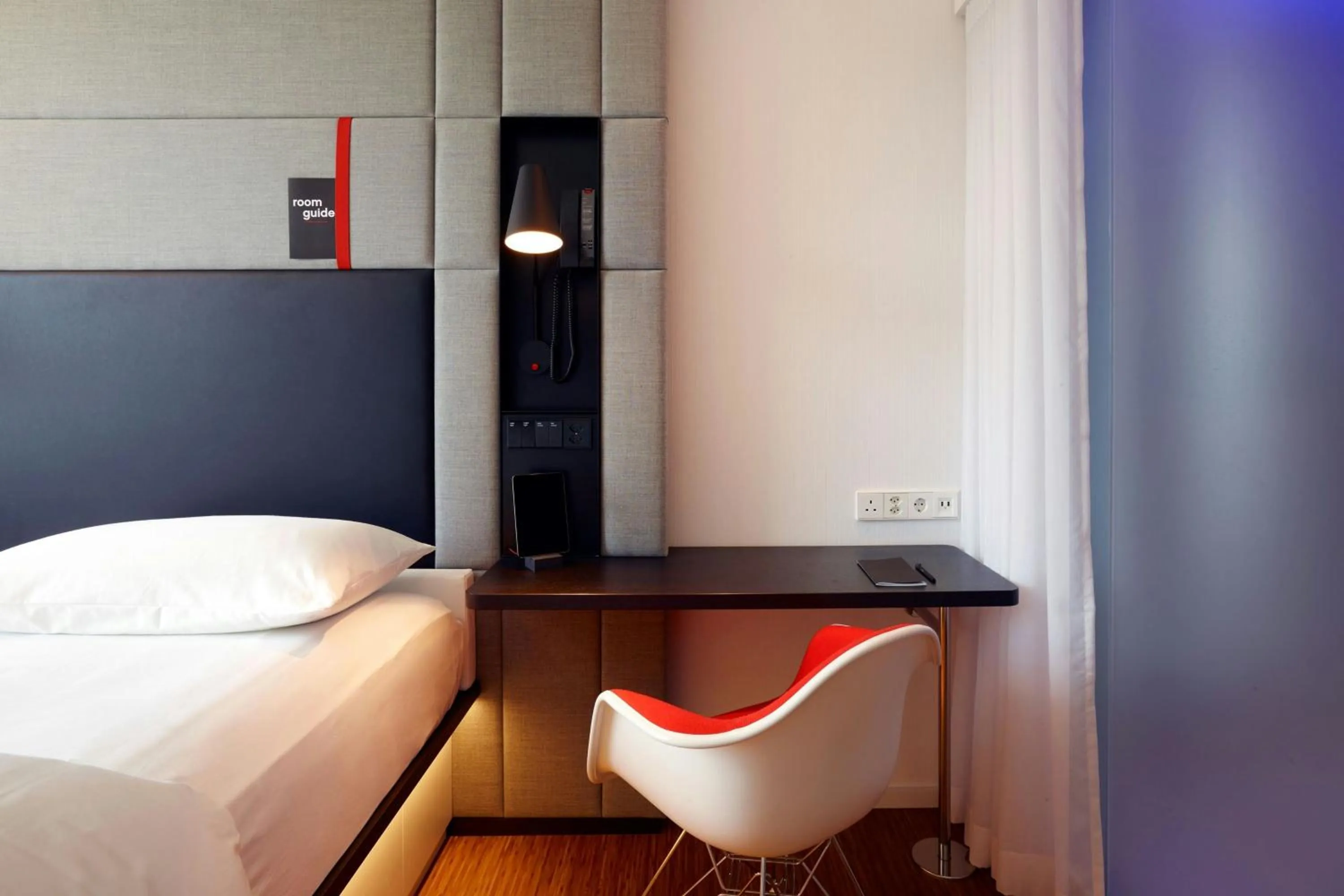 Bedroom, Bed in citizenM Zürich