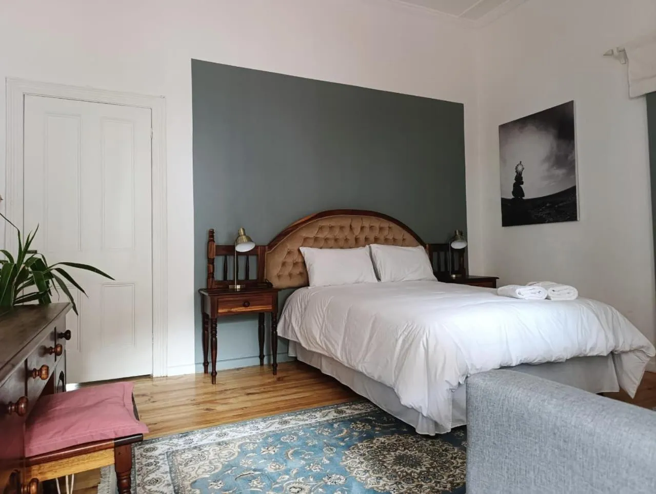 Bed in Guinea Fowl Lodge - Lagoon & Heads View B&B, Central Knysna