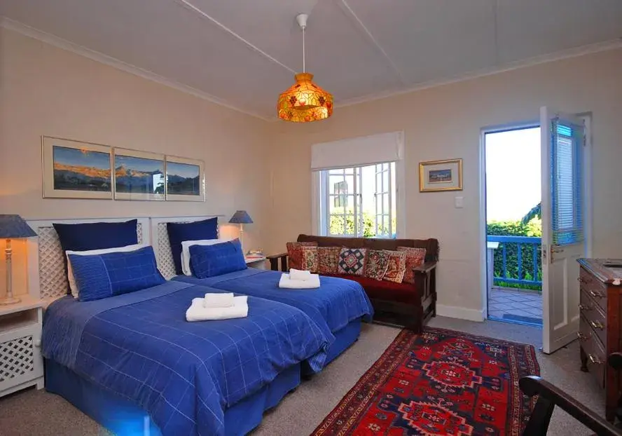 Twin Room with Balcony or Patio - single occupancy in Guinea Fowl Lodge - Lagoon & Heads View B&B, Central Knysna Twin Room with Balcony or Patio - single occupancy in Guinea Fowl Lodge - Lagoon & Heads View B&B, Central Knysna