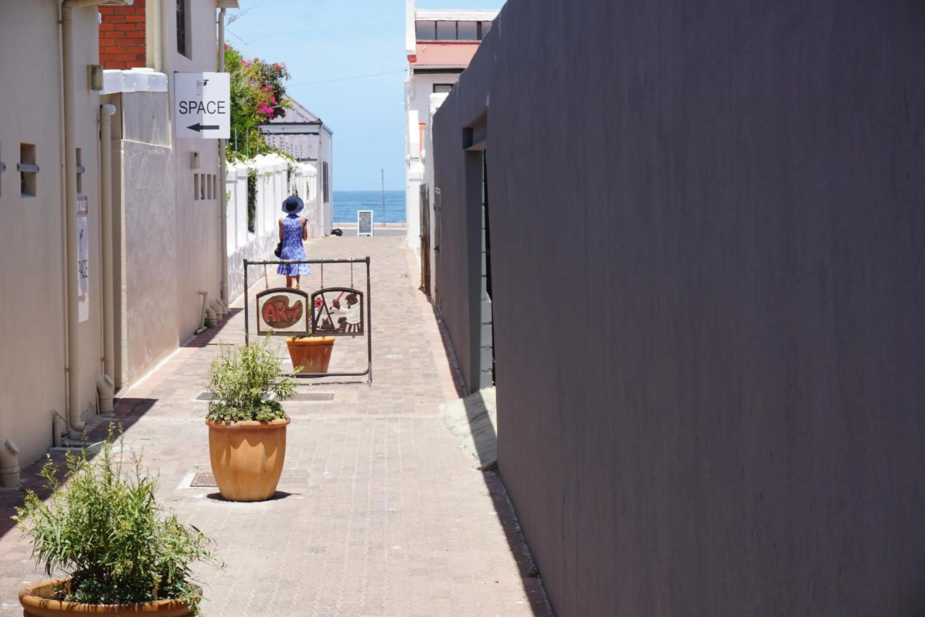 Neighbourhood in Sixteen Guesthouse on Main