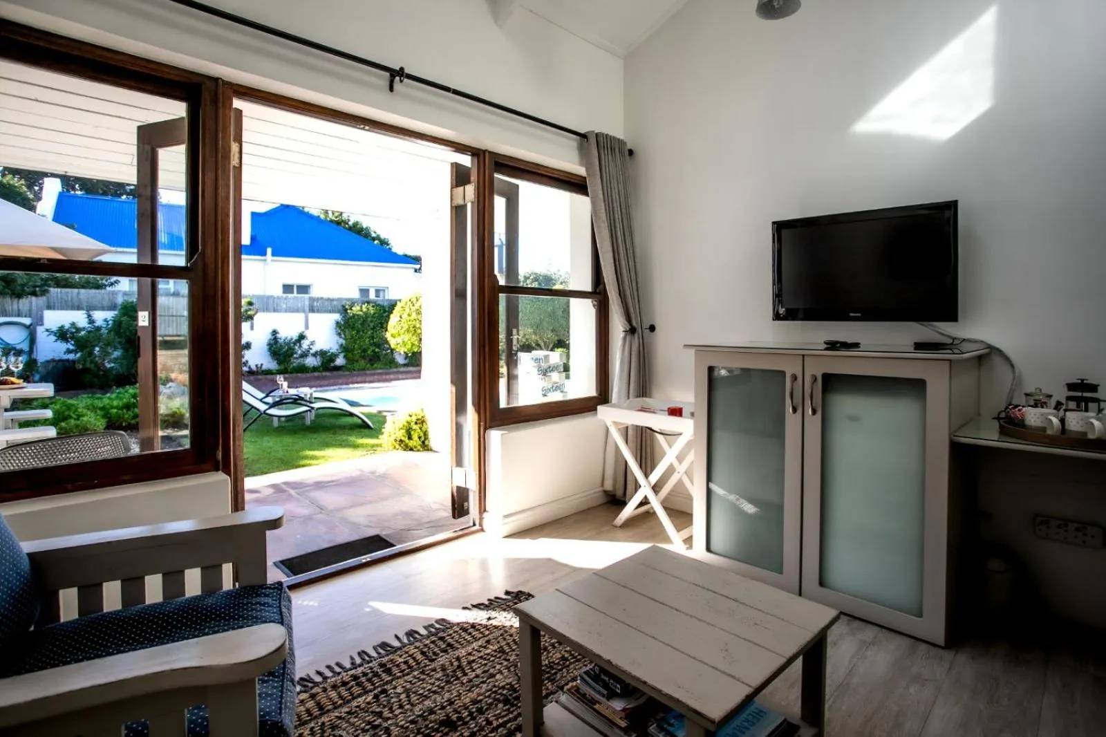 Sixteen Guesthouse on Main