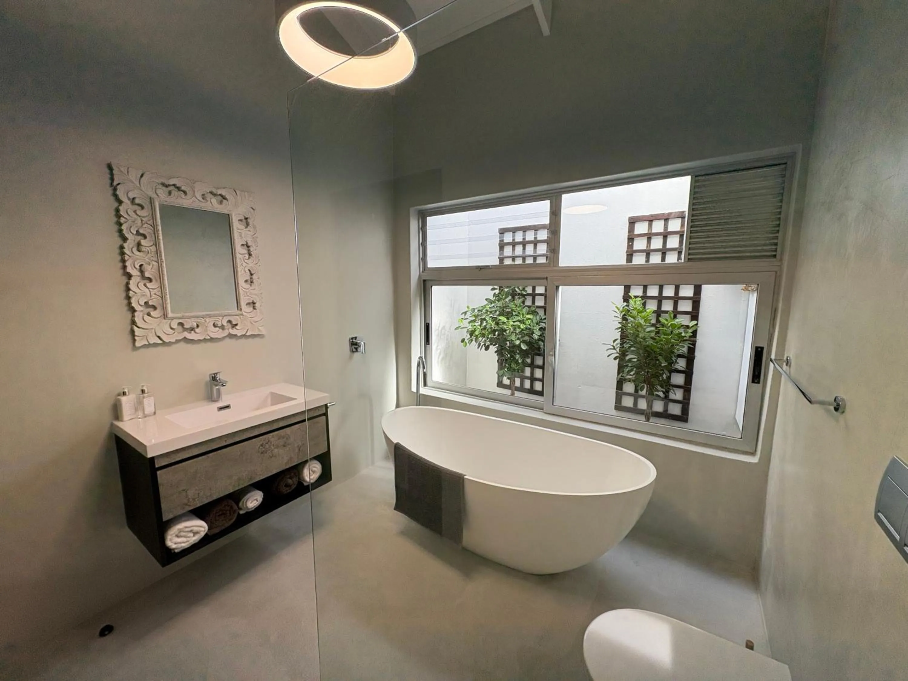 Sixteen Guesthouse on Main