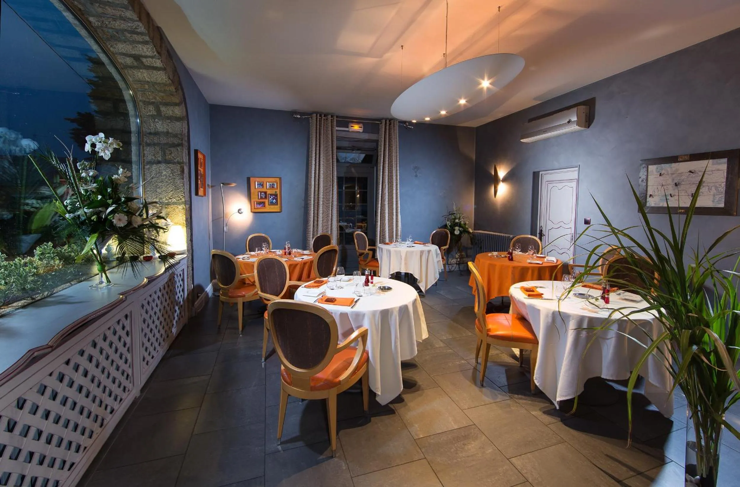 Restaurant/places to eat in Hôtel Auberge de Chavannes